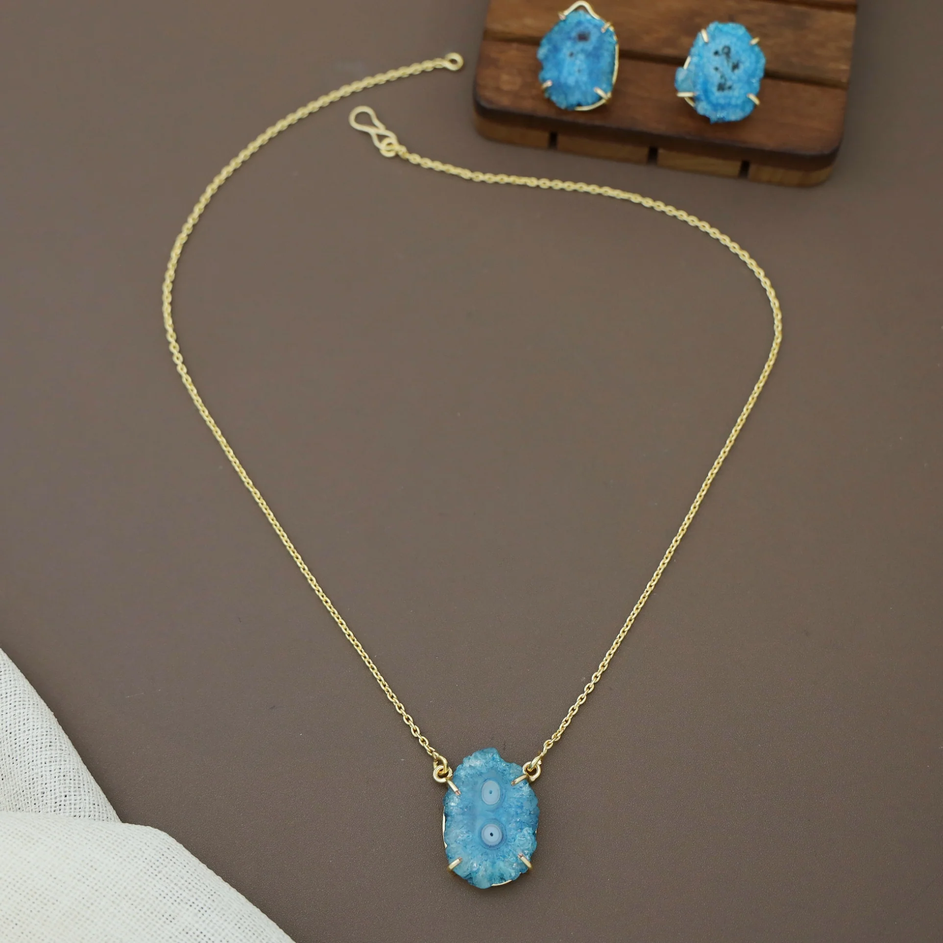 Leyora Solar Agate Neckpiece With Earring - Image 10