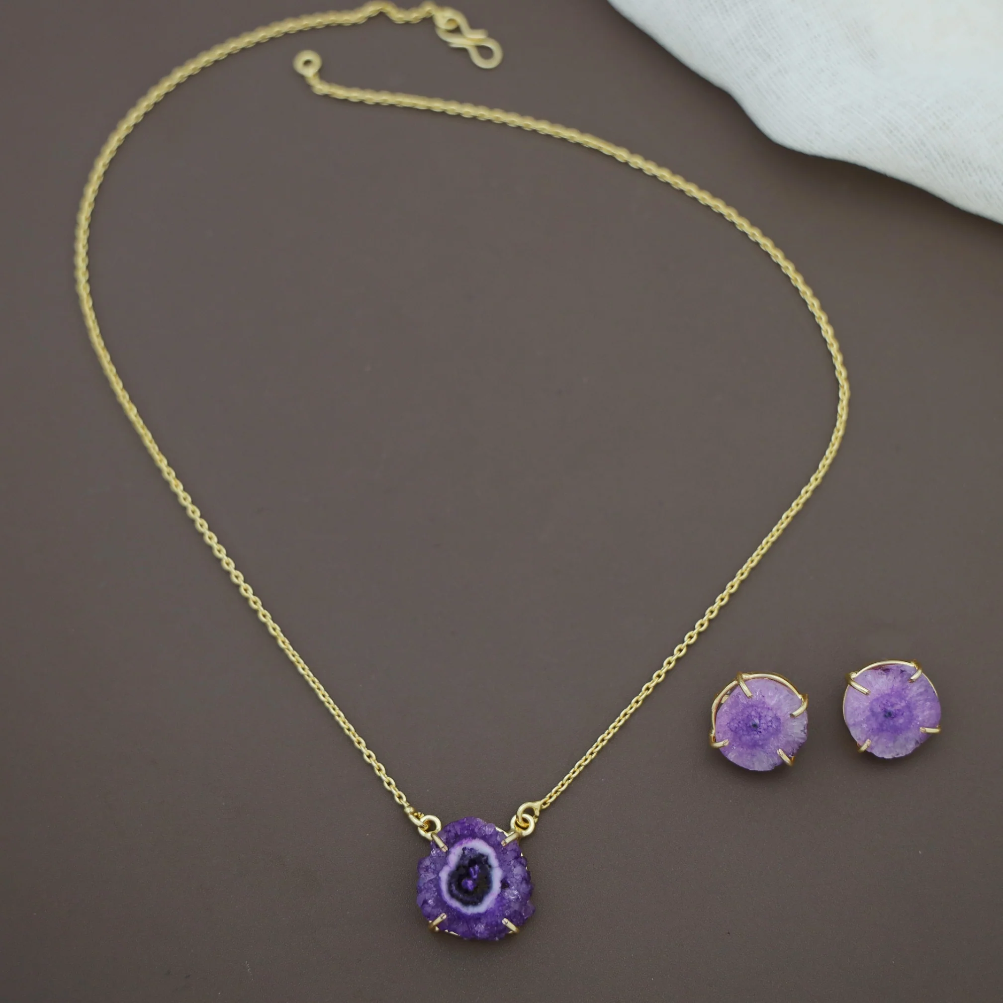 Leyora Solar Agate Neckpiece With Earring - Image 11