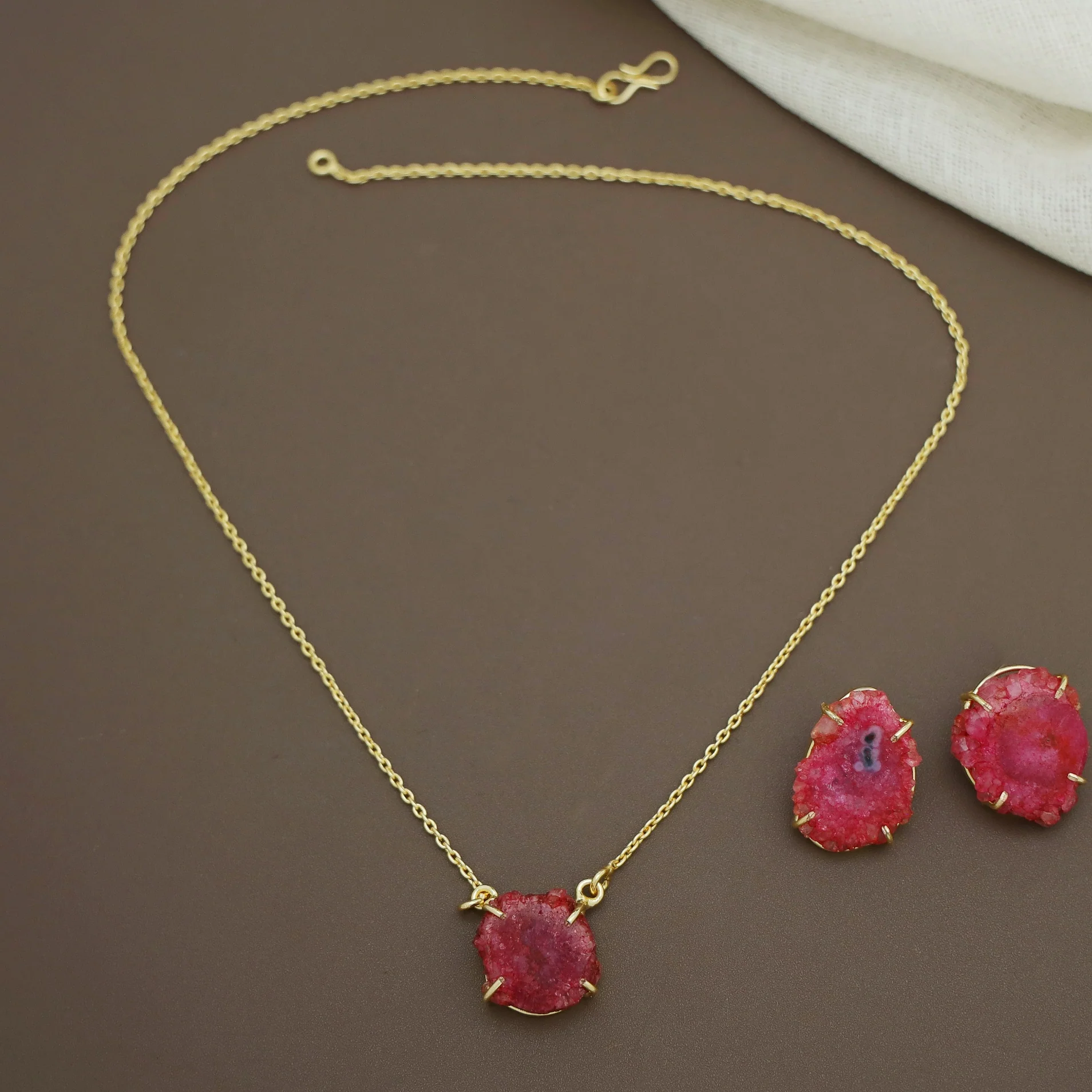 Leyora Solar Agate Neckpiece With Earring - Image 12