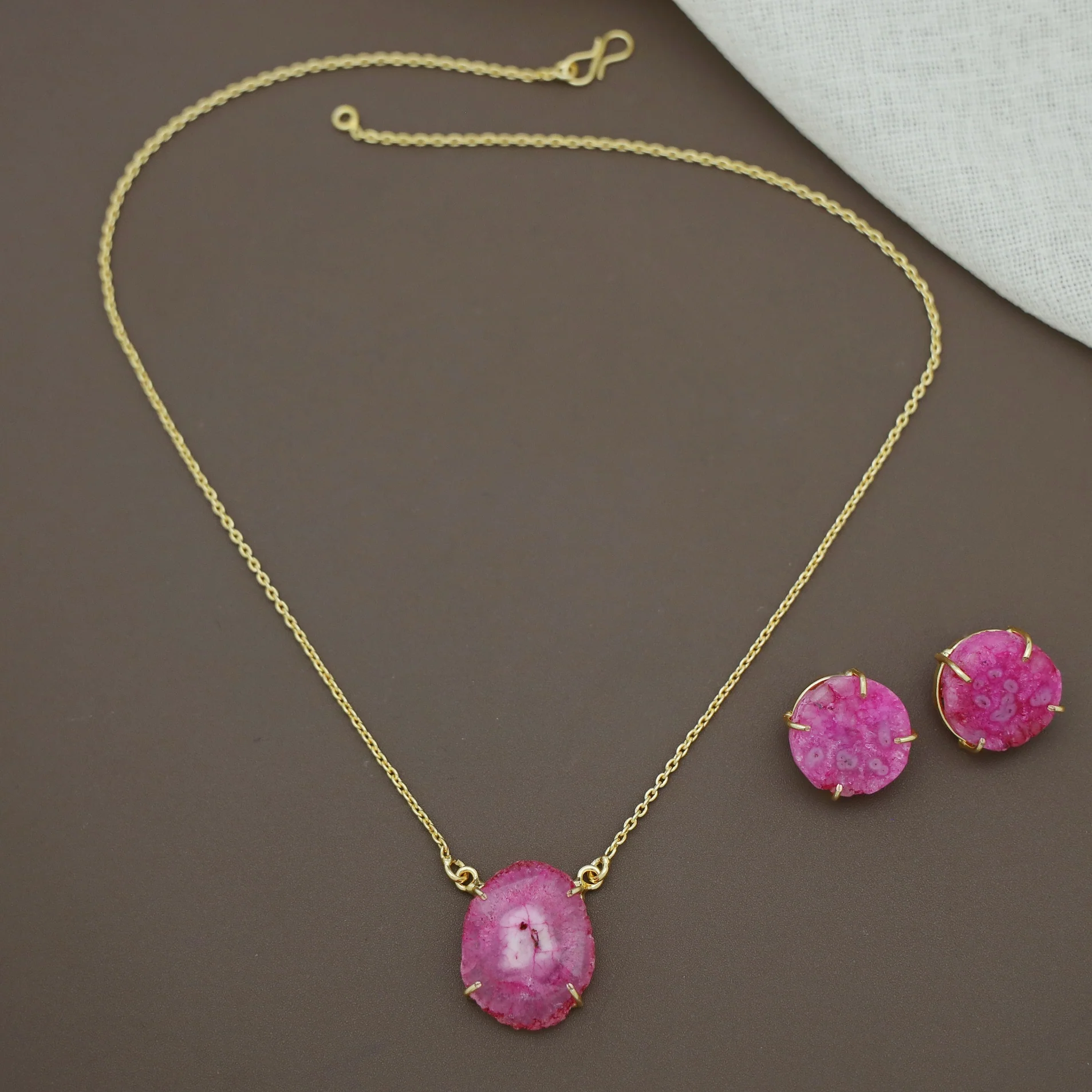 Leyora Solar Agate Neckpiece With Earring - Image 14
