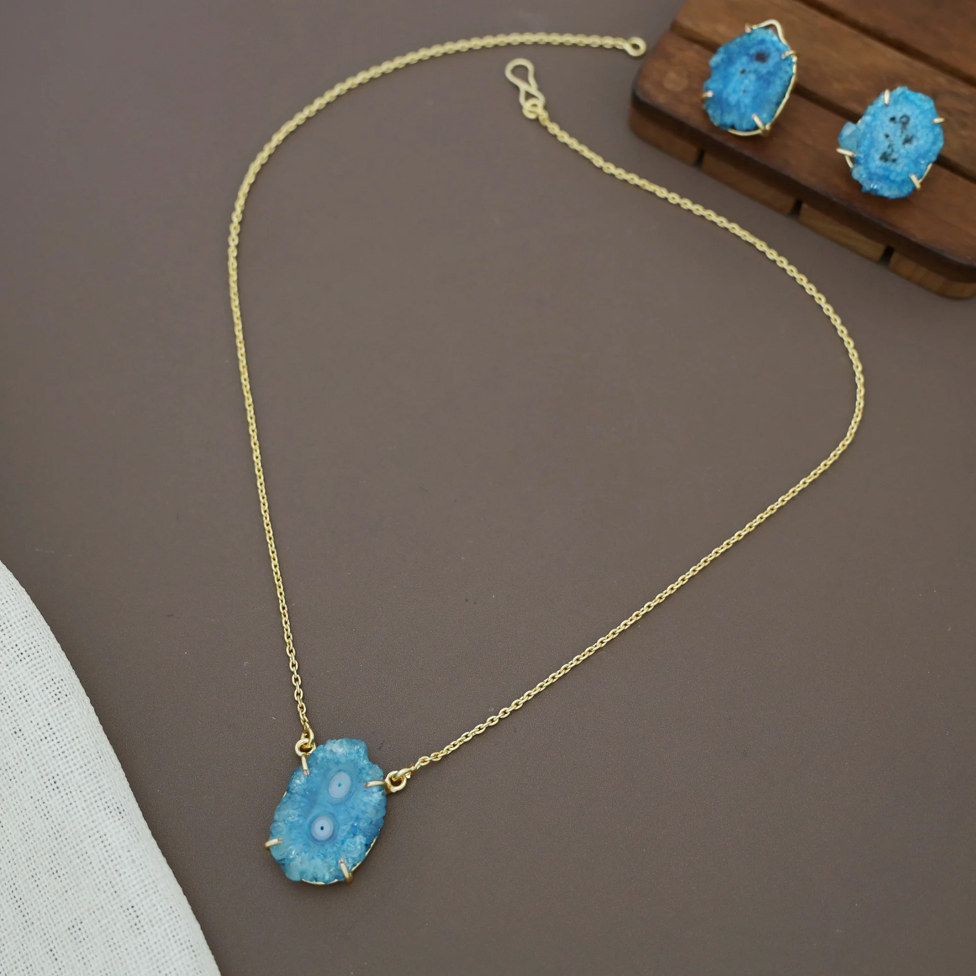Leyora Solar Agate Neckpiece With Earring - Image 15