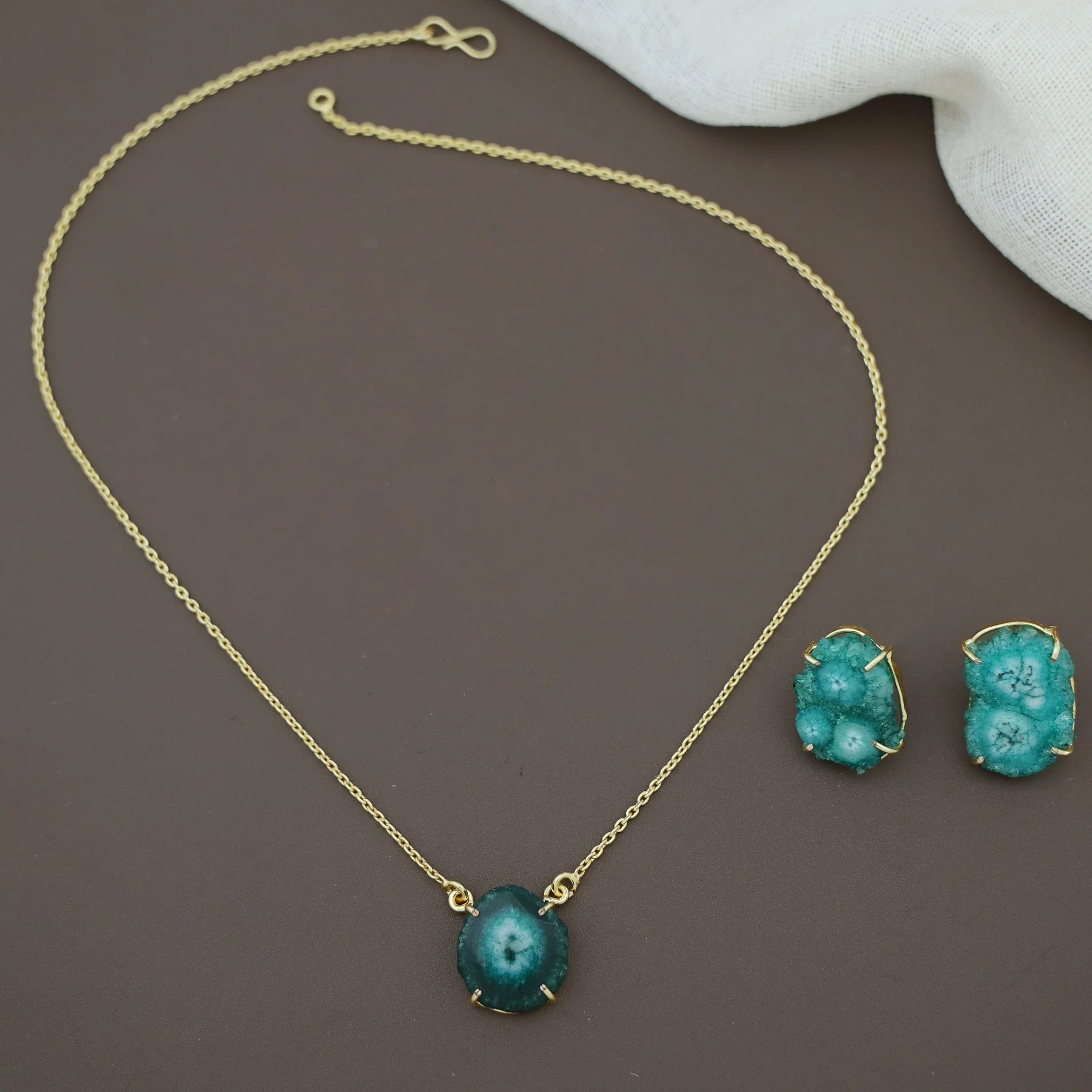 Leyora Solar Agate Neckpiece With Earring - Image 2