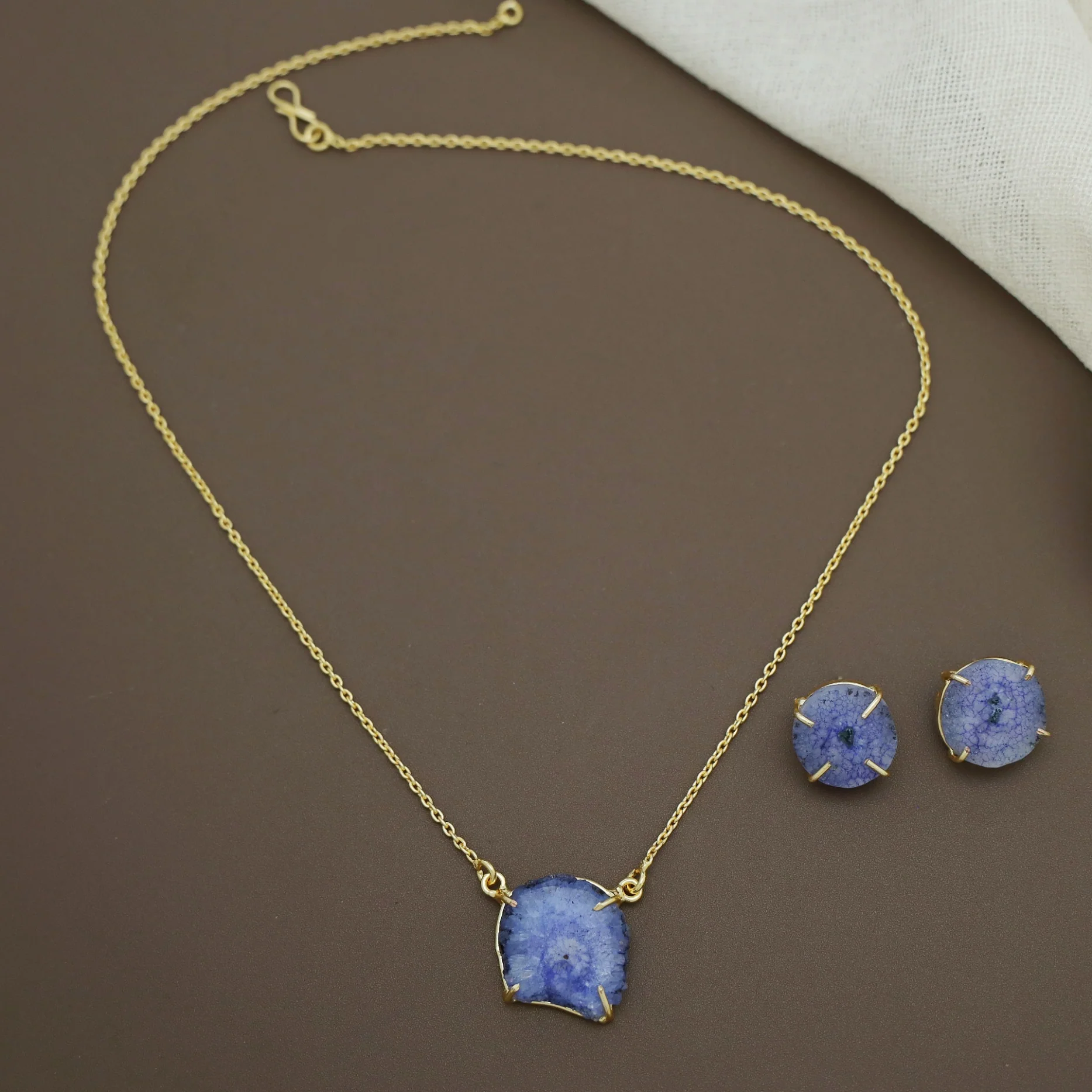 Leyora Solar Agate Neckpiece With Earring - Image 4