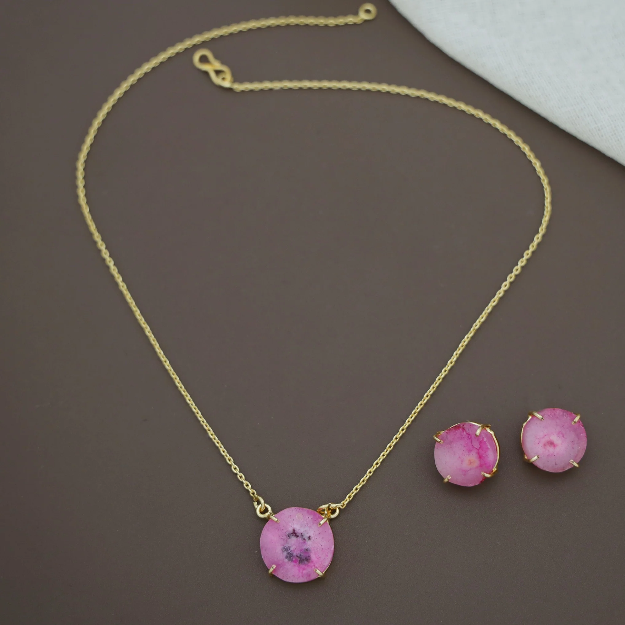 Leyora Solar Agate Neckpiece With Earring - Image 5