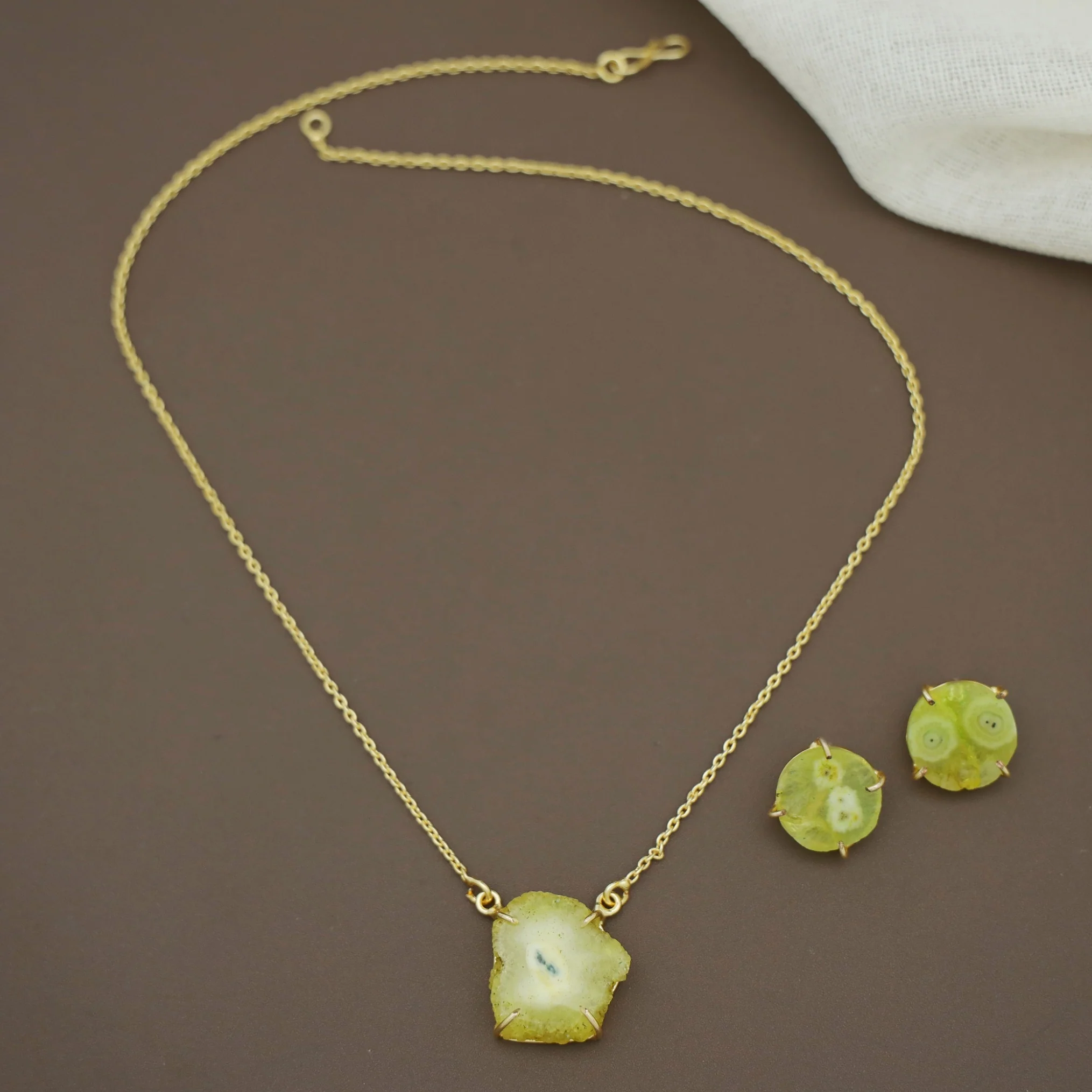 Leyora Solar Agate Neckpiece With Earring - Image 6