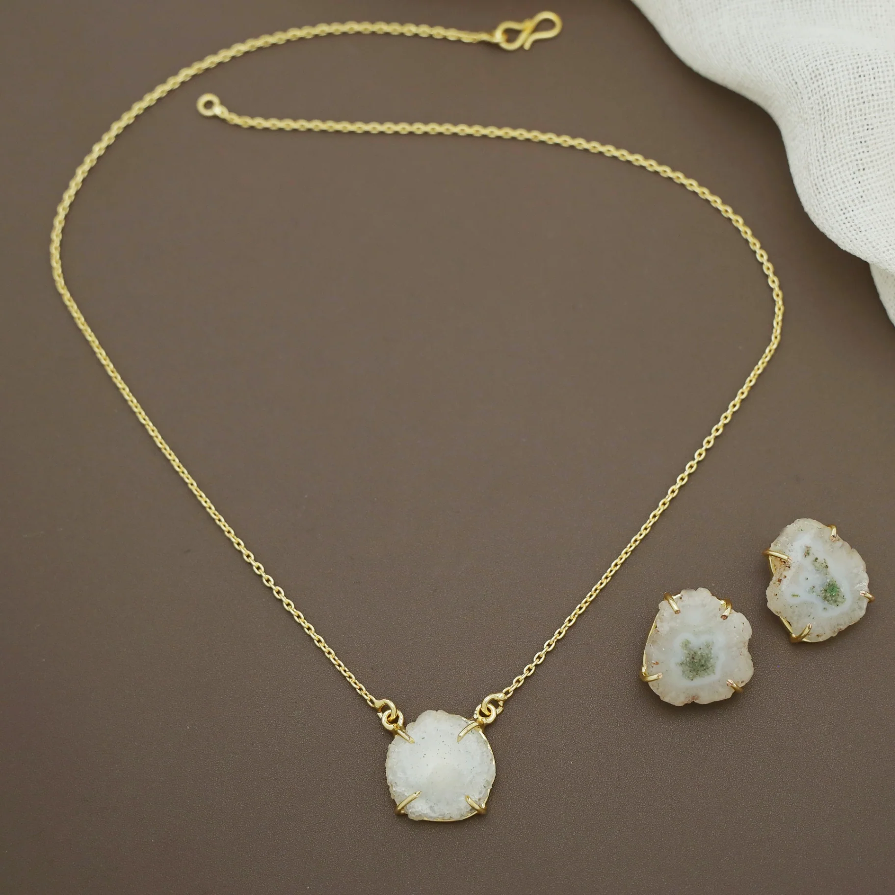 Leyora Solar Agate Neckpiece With Earring - Image 8