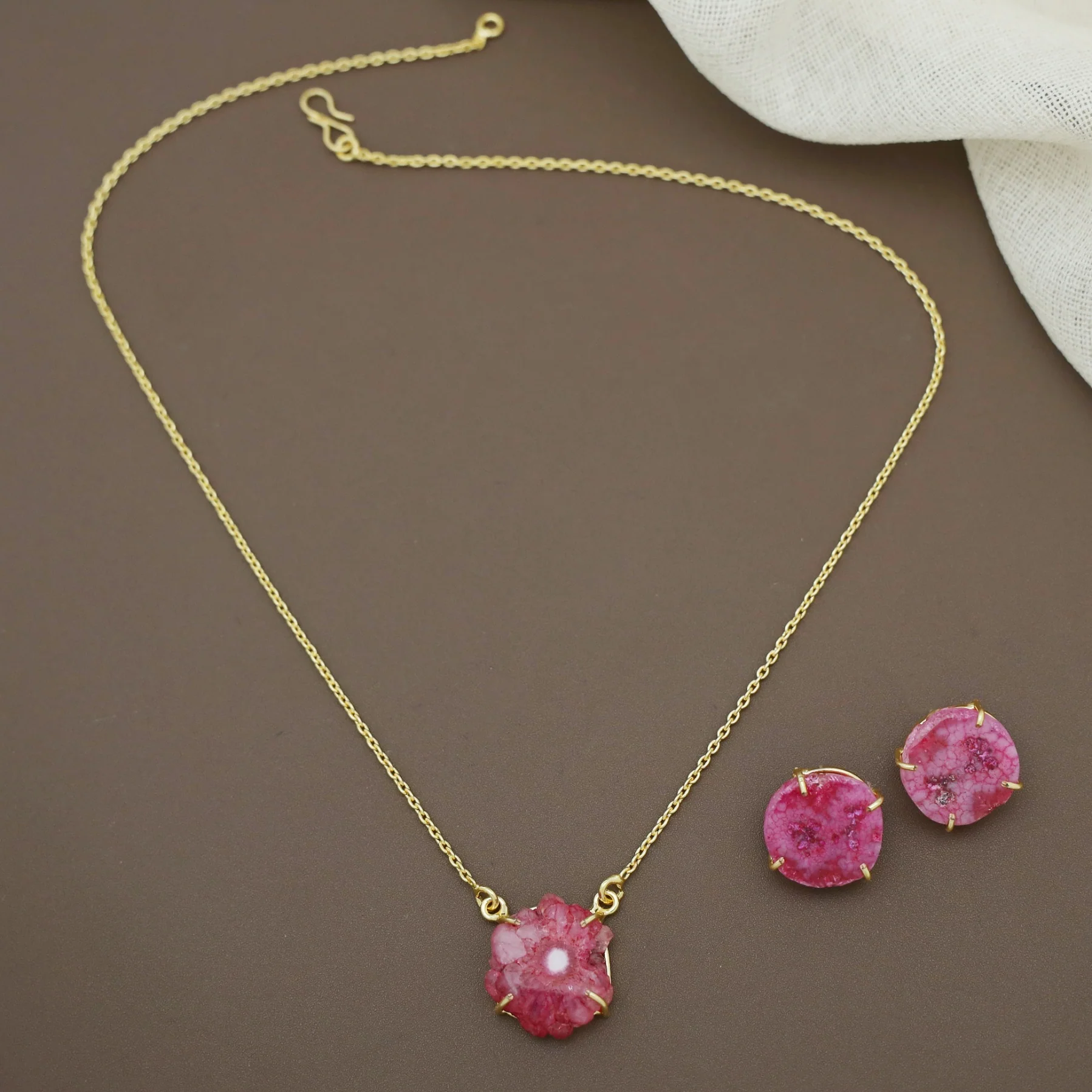 Leyora Solar Agate Neckpiece With Earring - Image 9