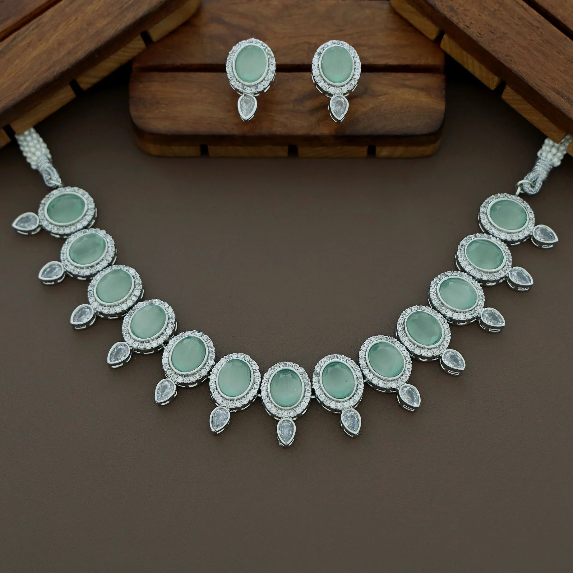 Likasa Neckpiece With Earring - Image 4