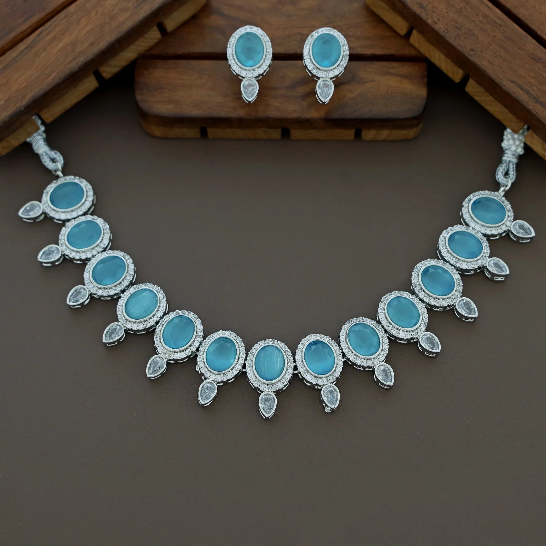 Likasa Neckpiece With Earring - Image 5