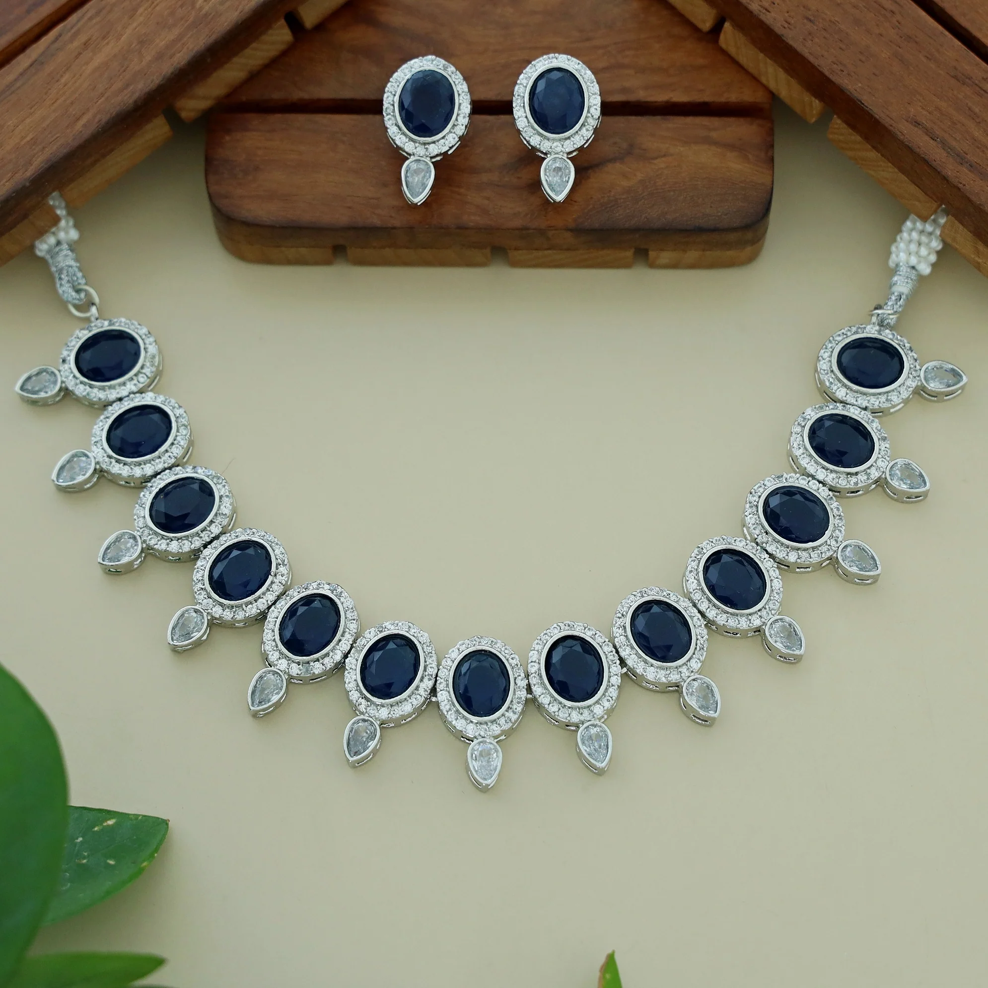 Likasa Neckpiece With Earring - Image 6