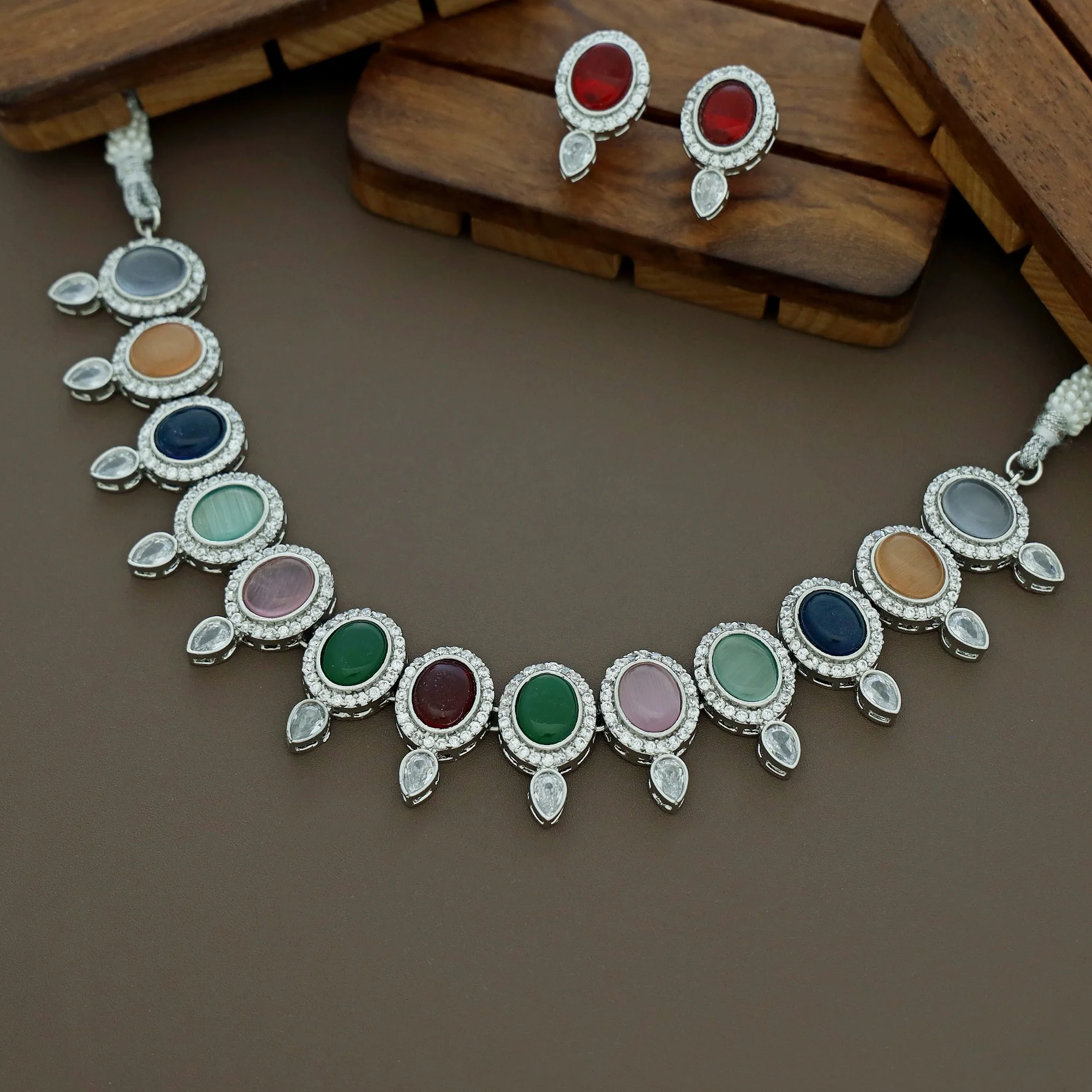 Likasa Neckpiece With Earring - Image 8