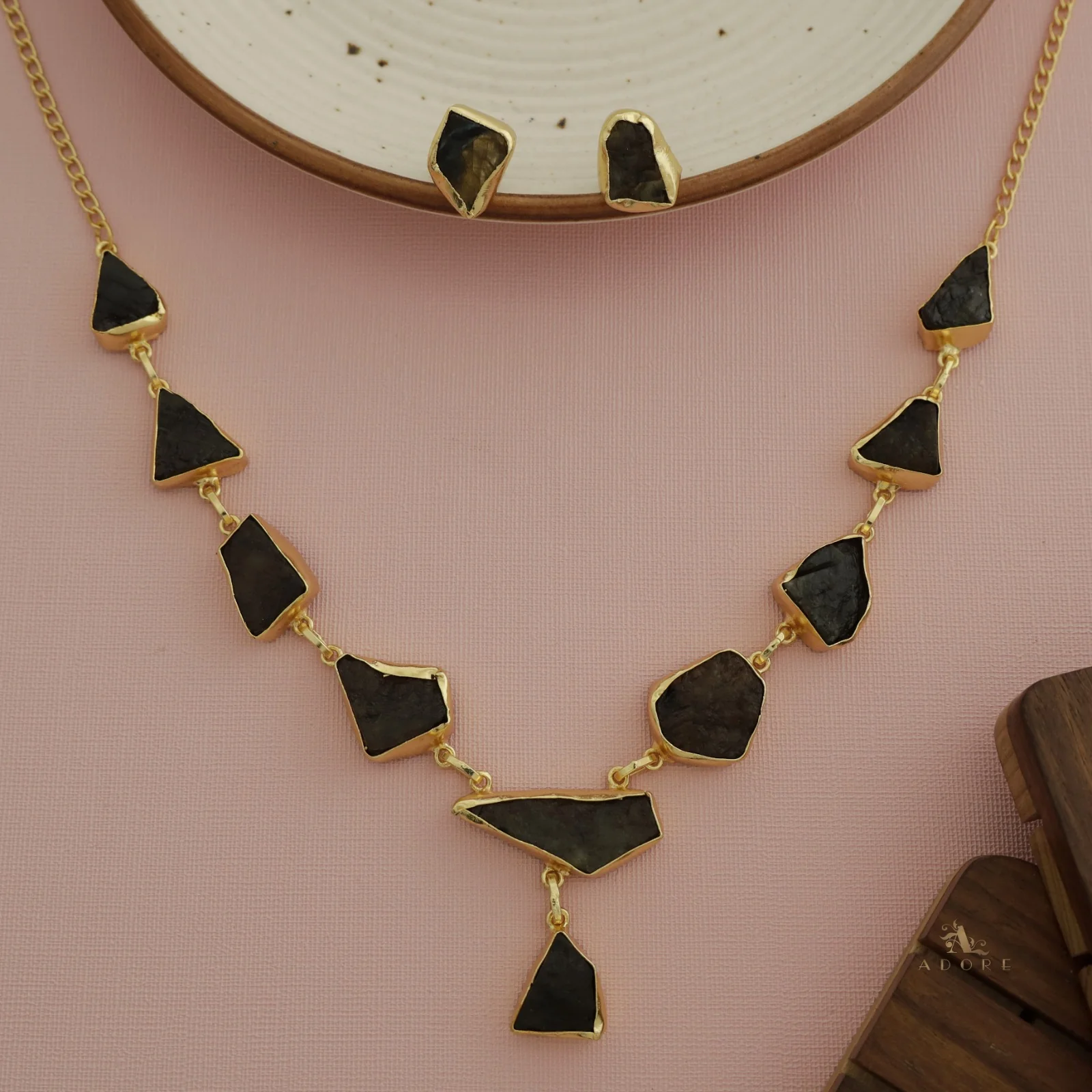 Linden Raw Stone Neckpiece With Earring - Image 11