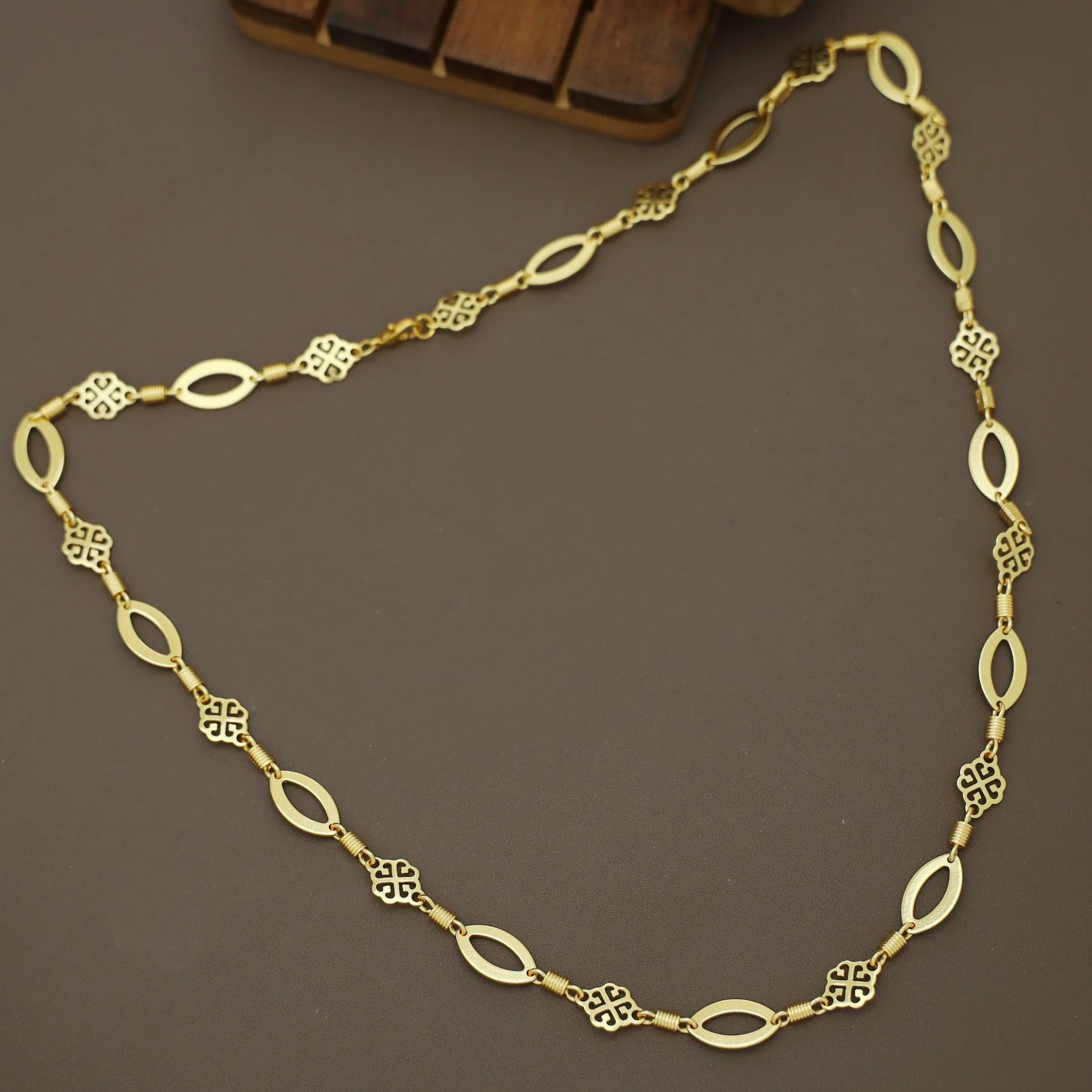 Liora Golden Eye Shape Neckpiece - Image 3
