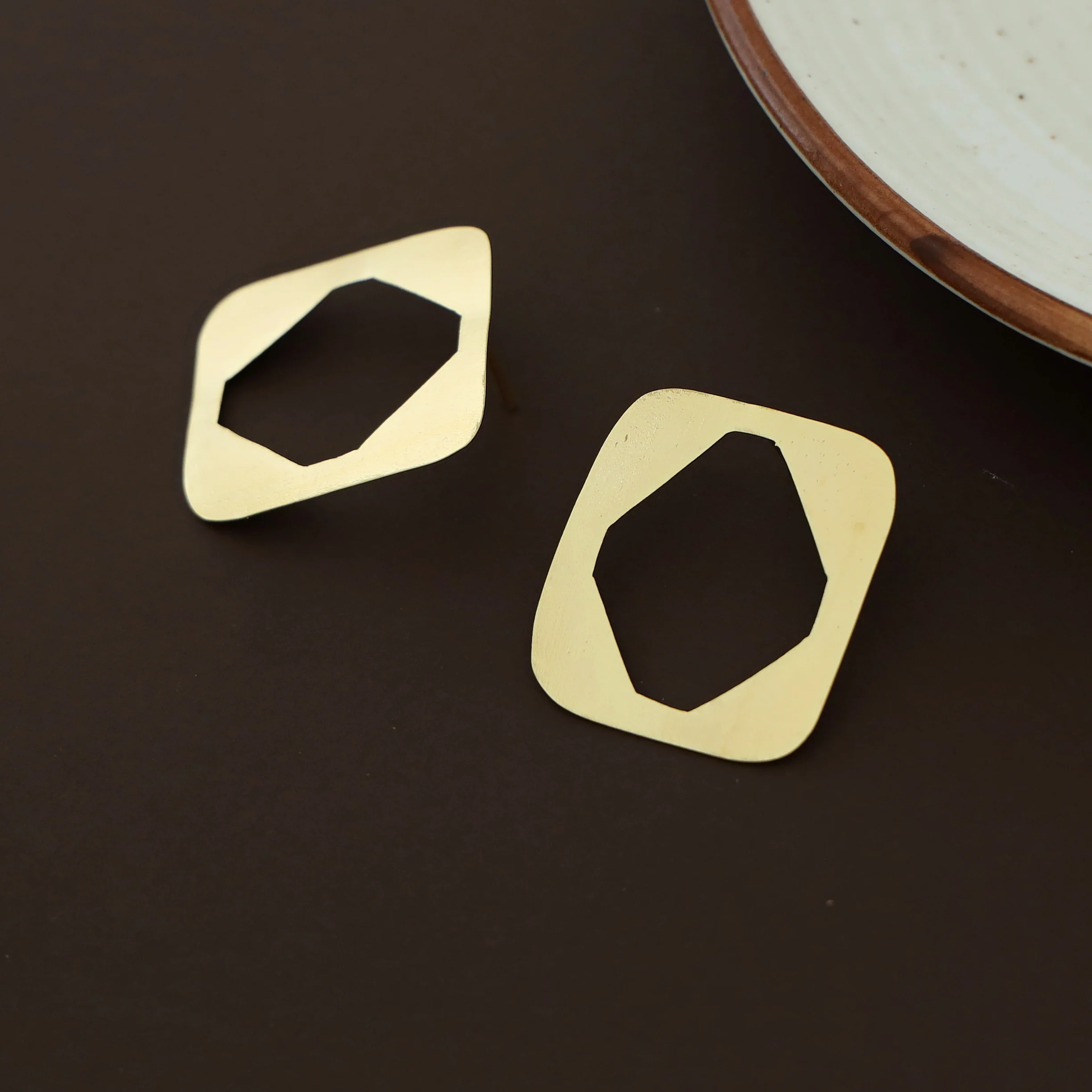 Lita Golden Curved Rectangle Earring - Image 3