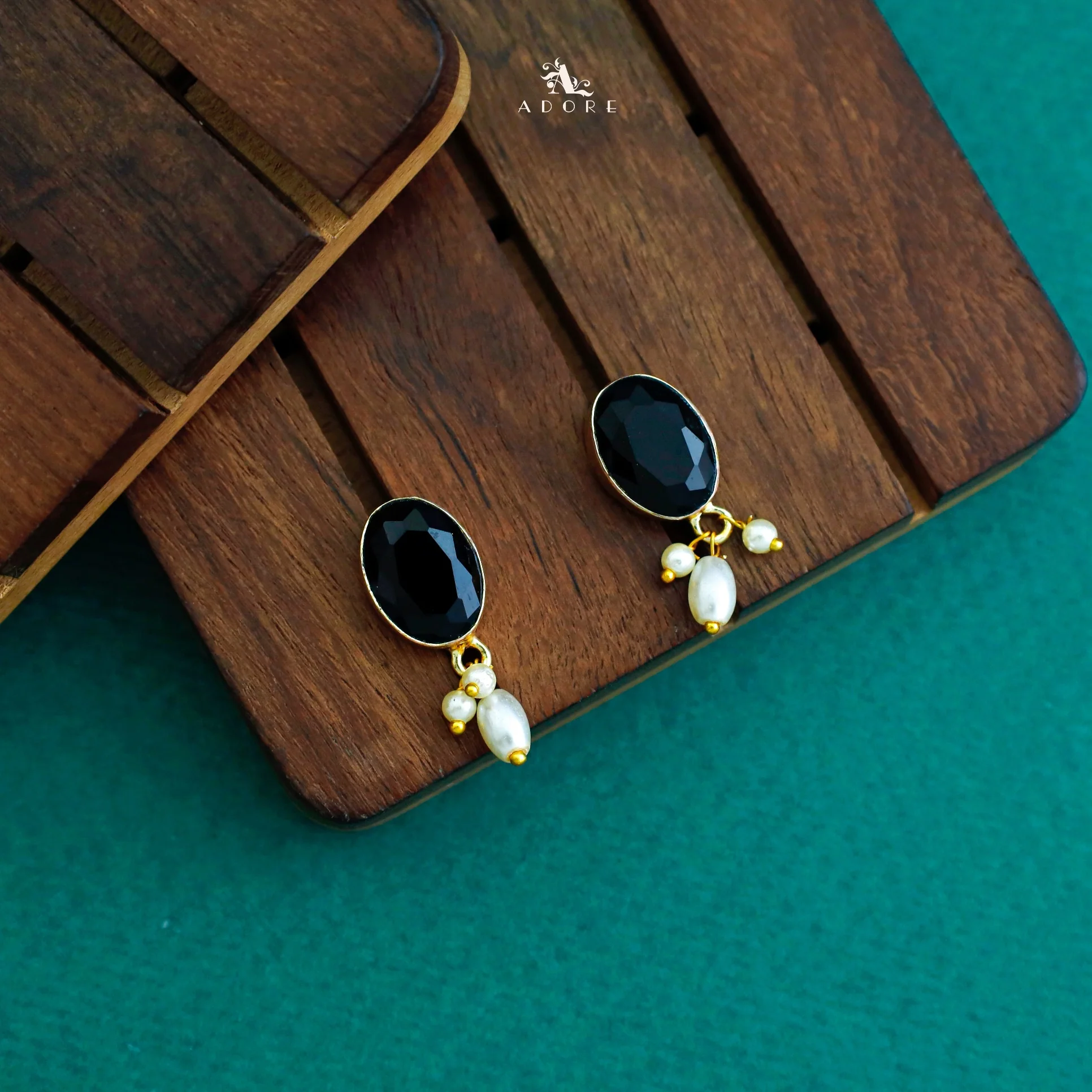 Liv Glossy Oval Pearl Earring - Image 11