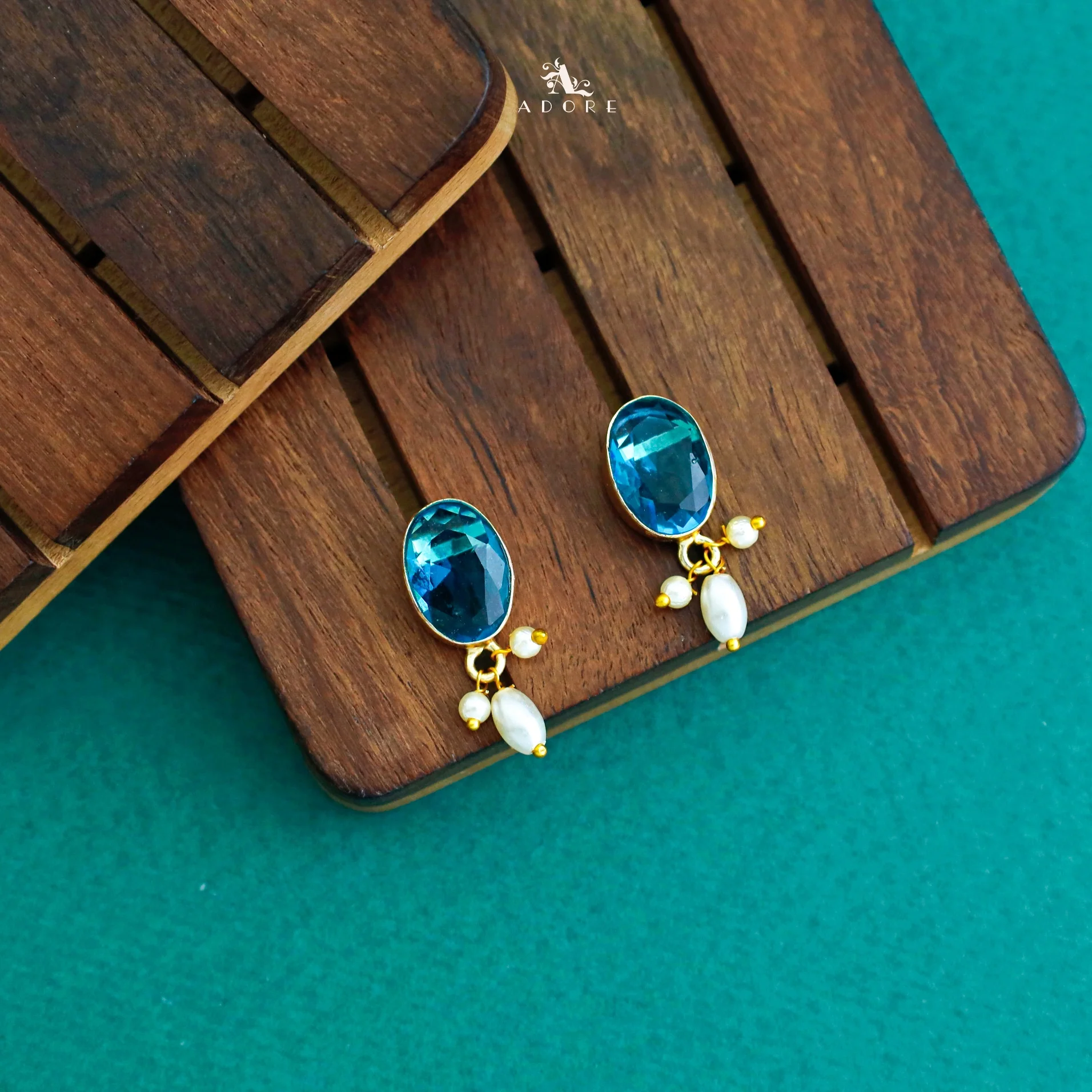 Liv Glossy Oval Pearl Earring - Image 9