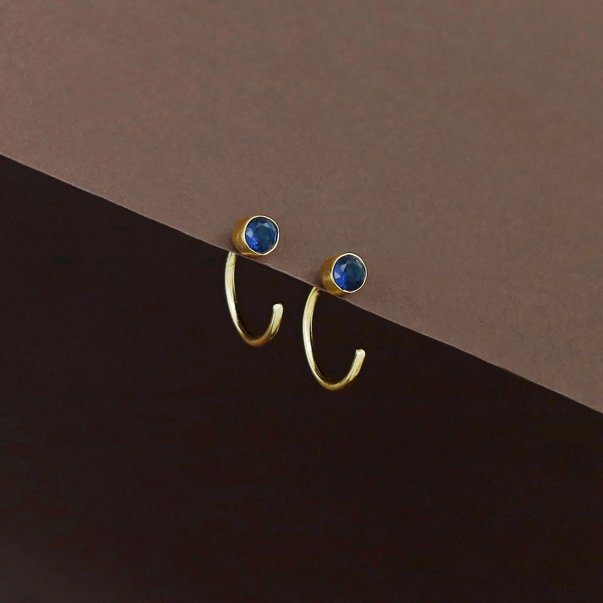Lizelle Half Hoop Glossy Earring - Image 5