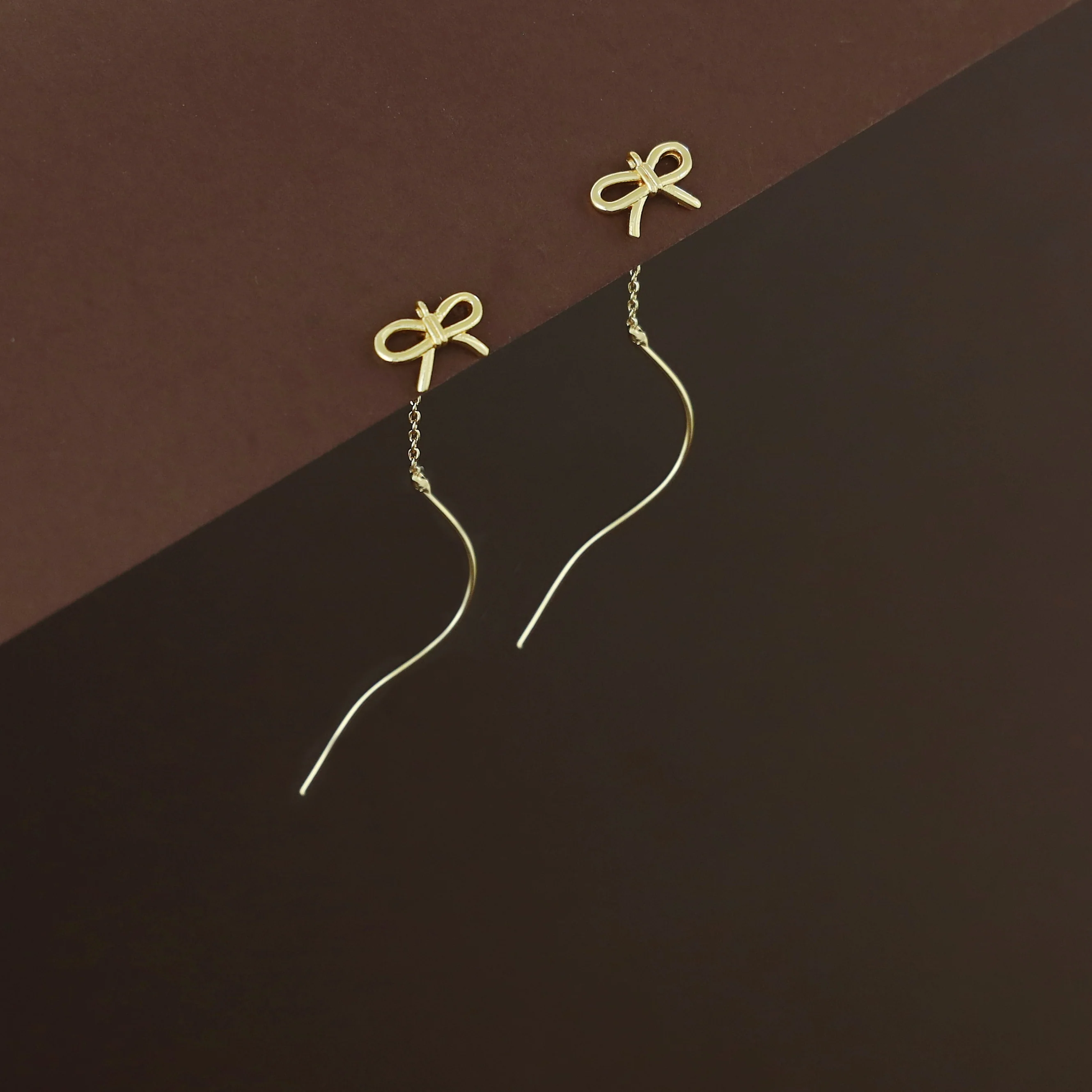 Emire Golden Ribbon Needle And Thread Earring - Image 2
