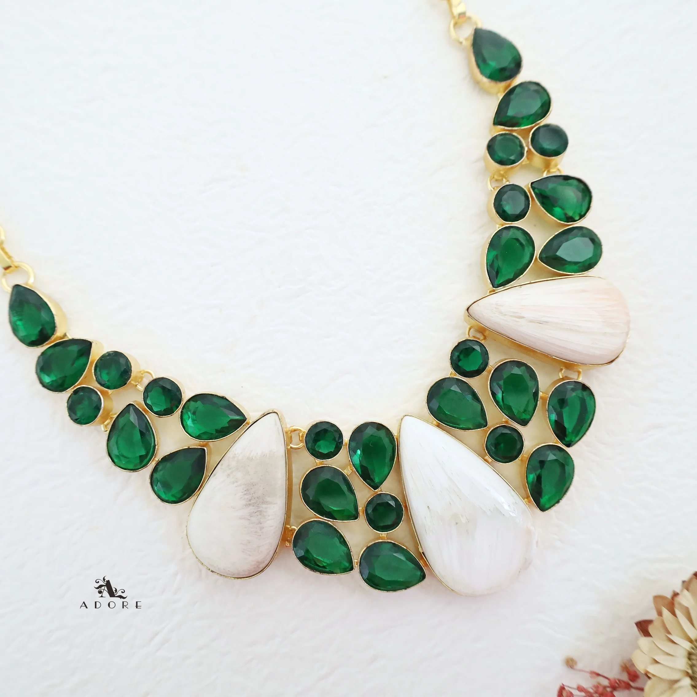 Dilna Glossy Neckpiece - Image 2