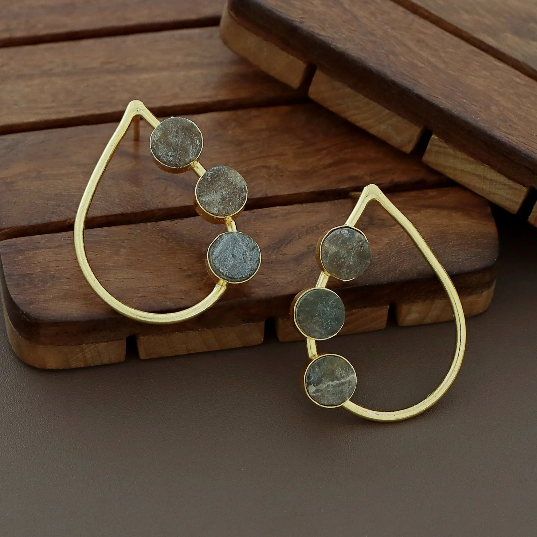 Lolita Oval Earrings - Image 8