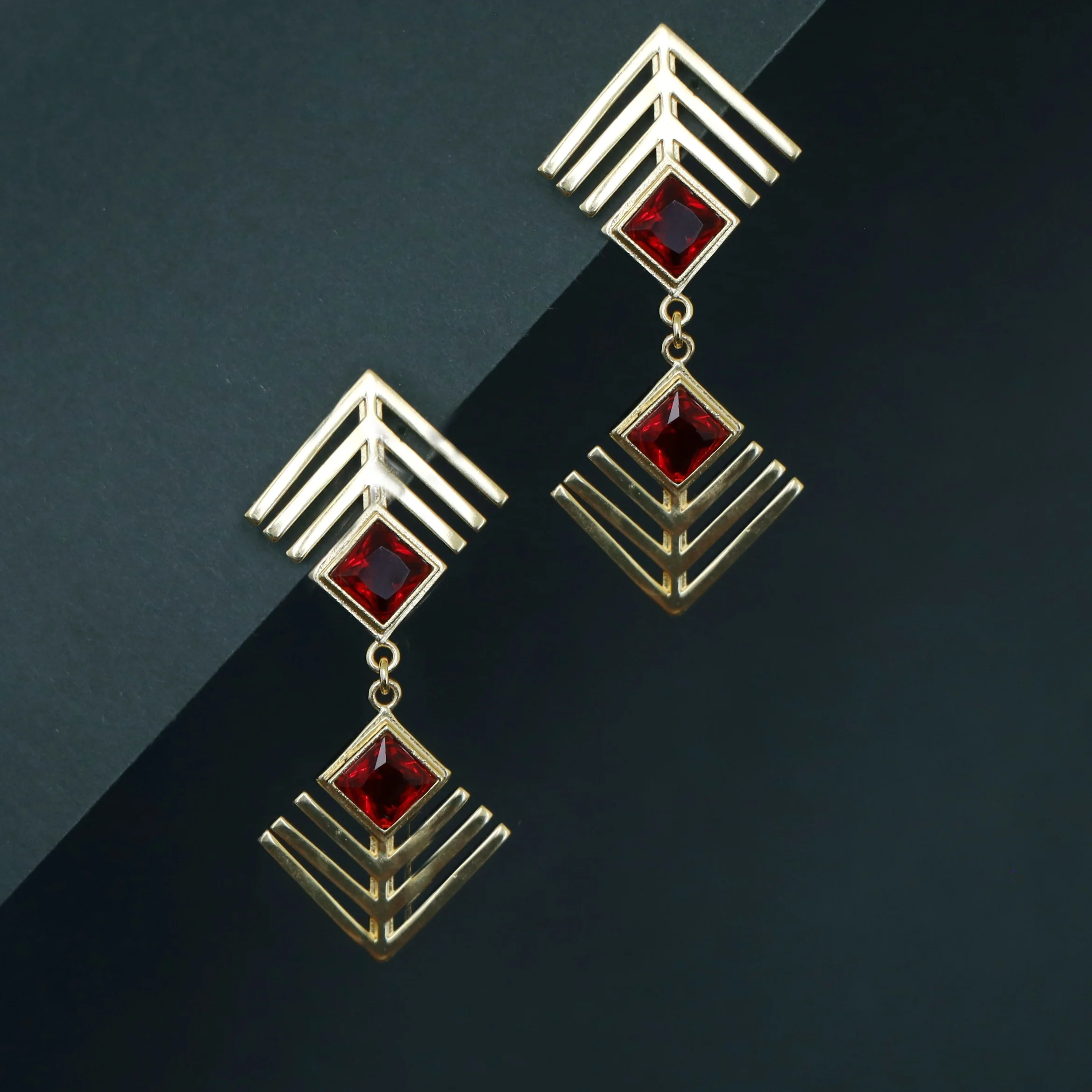 Lorelei Golden Dual Arrow Glossy Stone Earring - Image 2