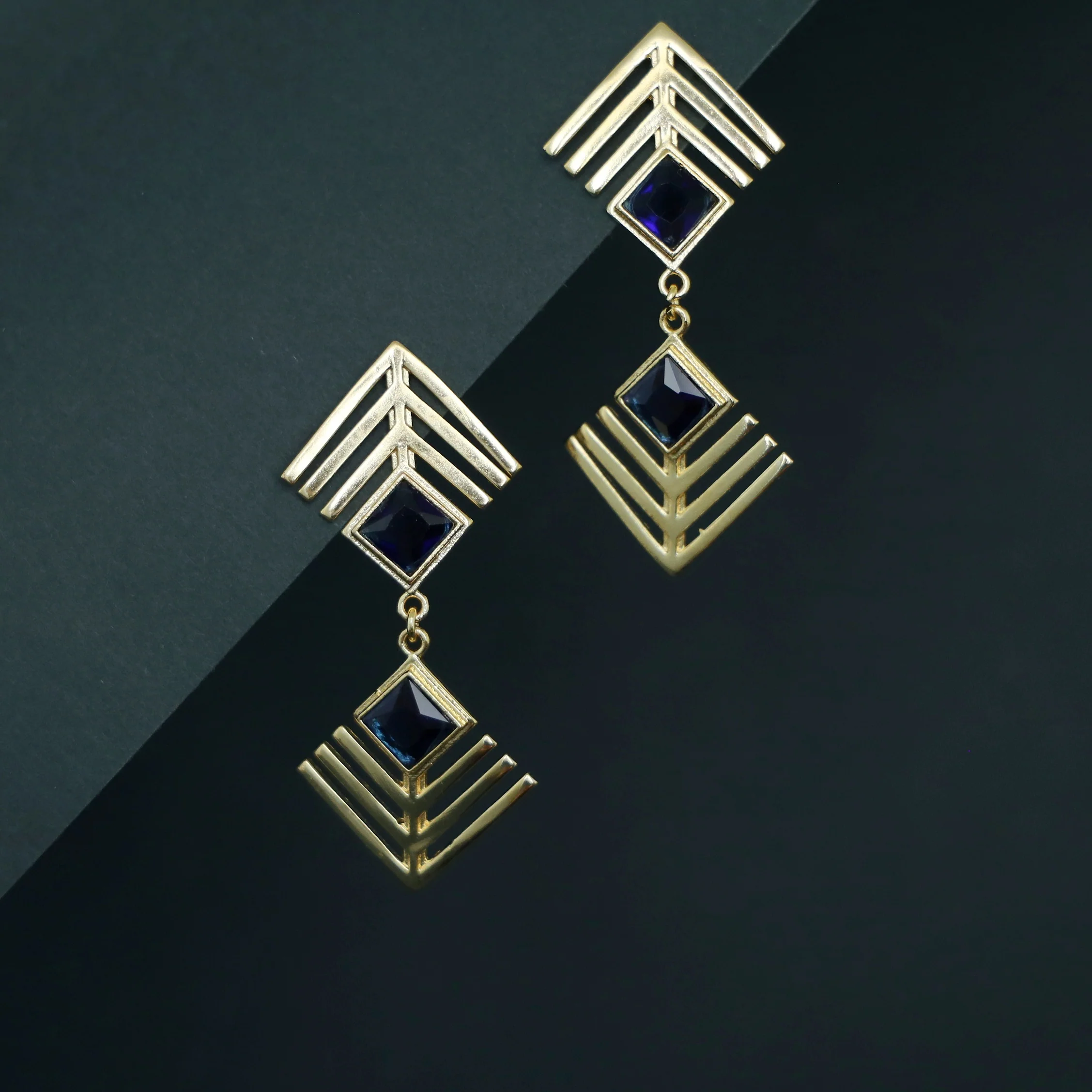 Lorelei Golden Dual Arrow Glossy Stone Earring - Image 3