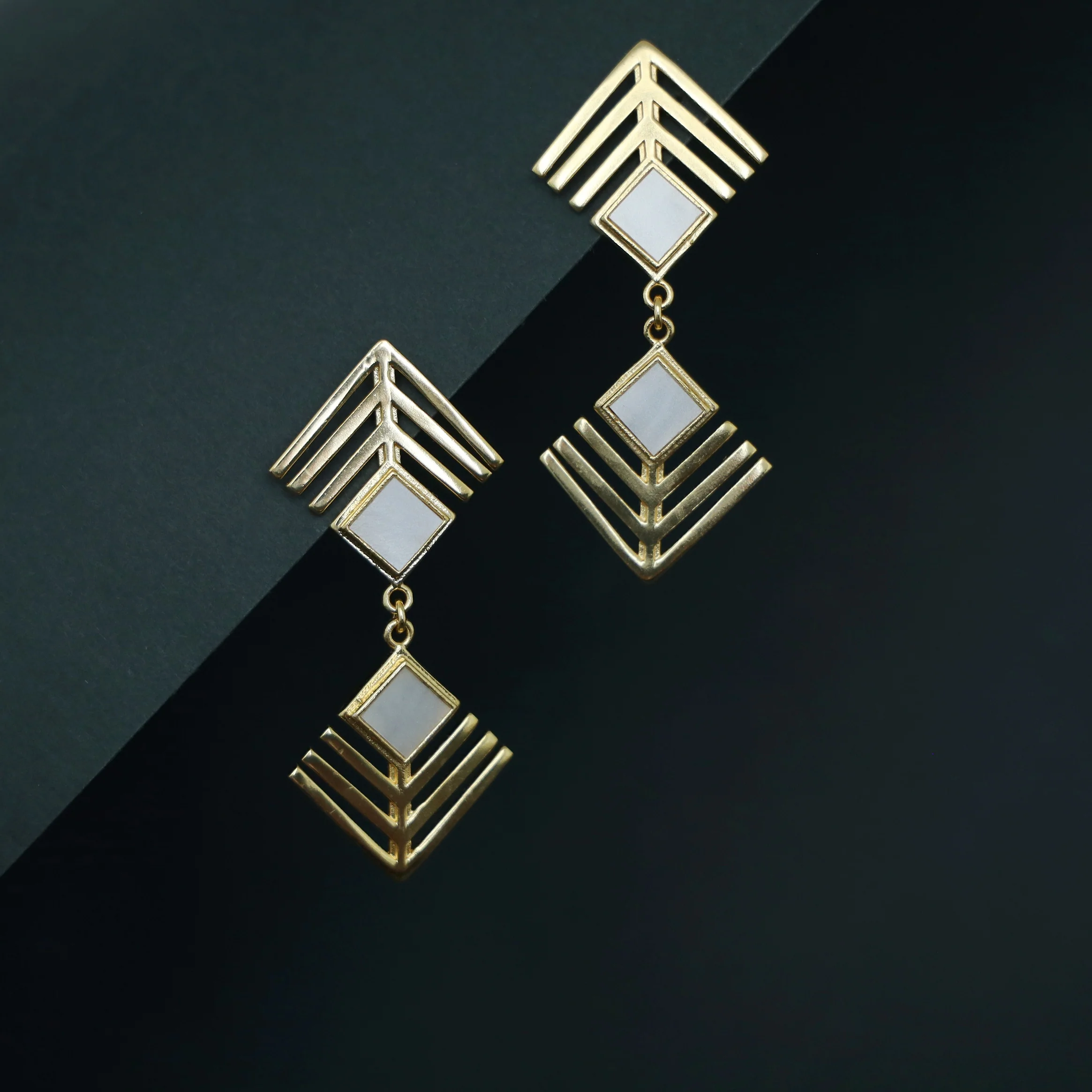 Lorelei Golden Dual Arrow Glossy Stone Earring - Image 7