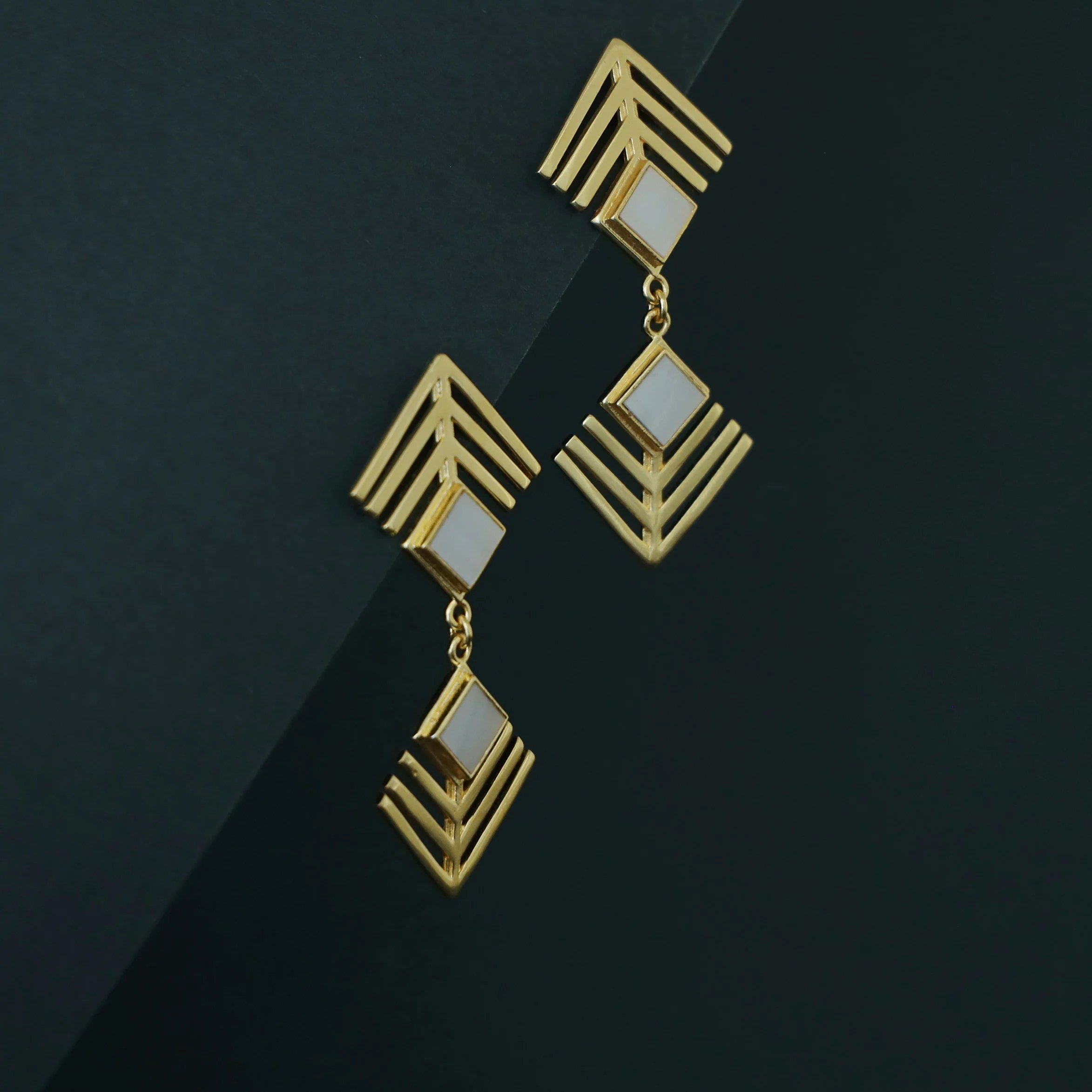 Lorelei Golden Dual Arrow Glossy Stone Earring - Image 8