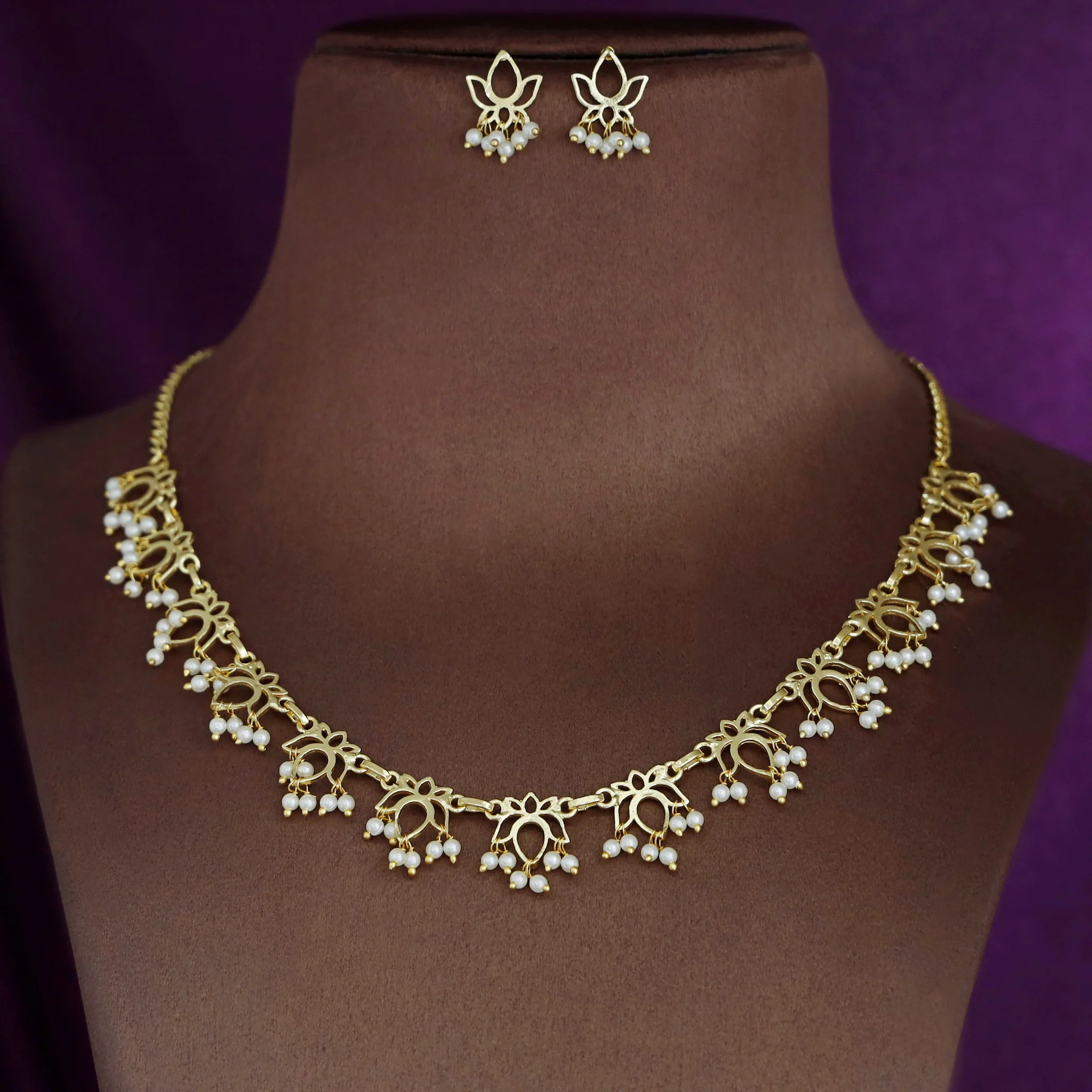 Luna Lotus Cluster Pearl Neckpiece With Earring - Image 2