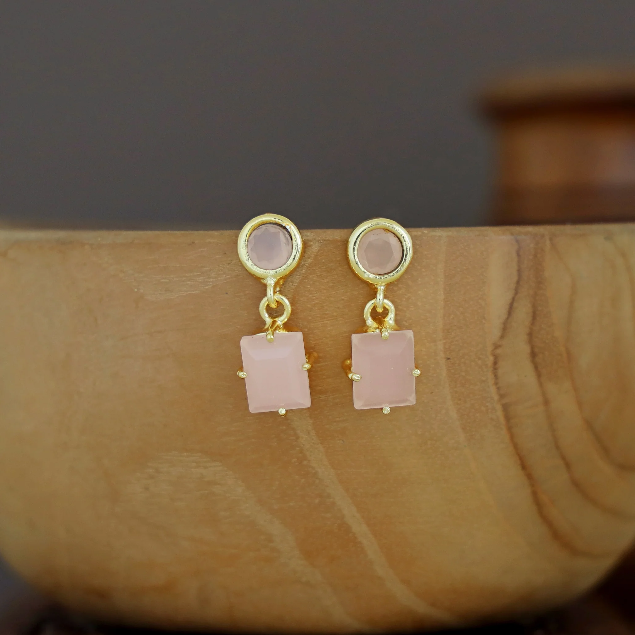 Lydia Glossy Circle Claw Rectangle Earring - Image 10