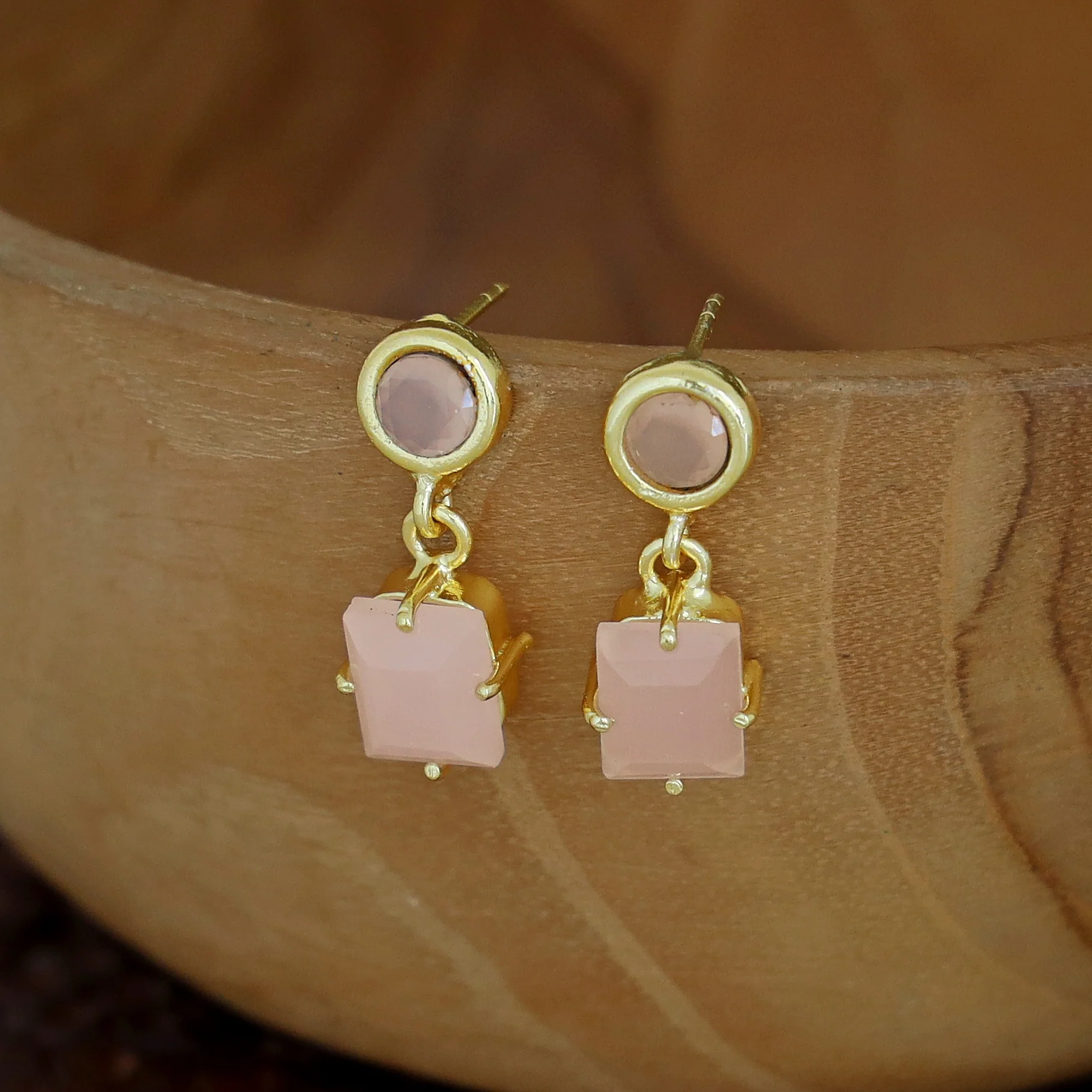 Lydia Glossy Circle Claw Rectangle Earring - Image 11