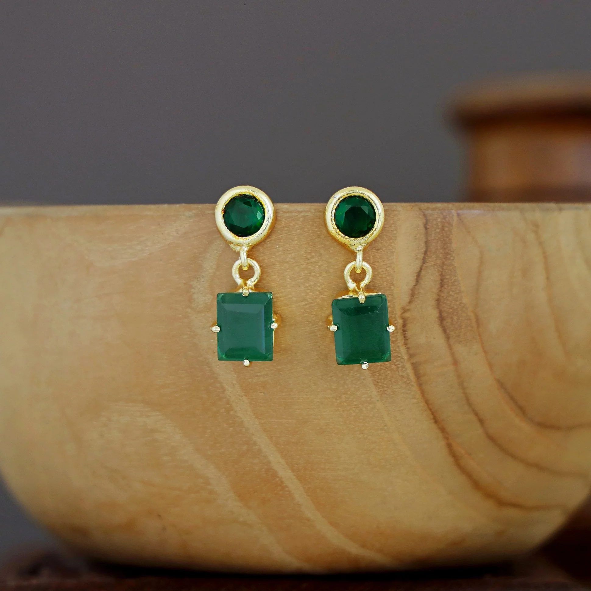 Lydia Glossy Circle Claw Rectangle Earring - Image 2