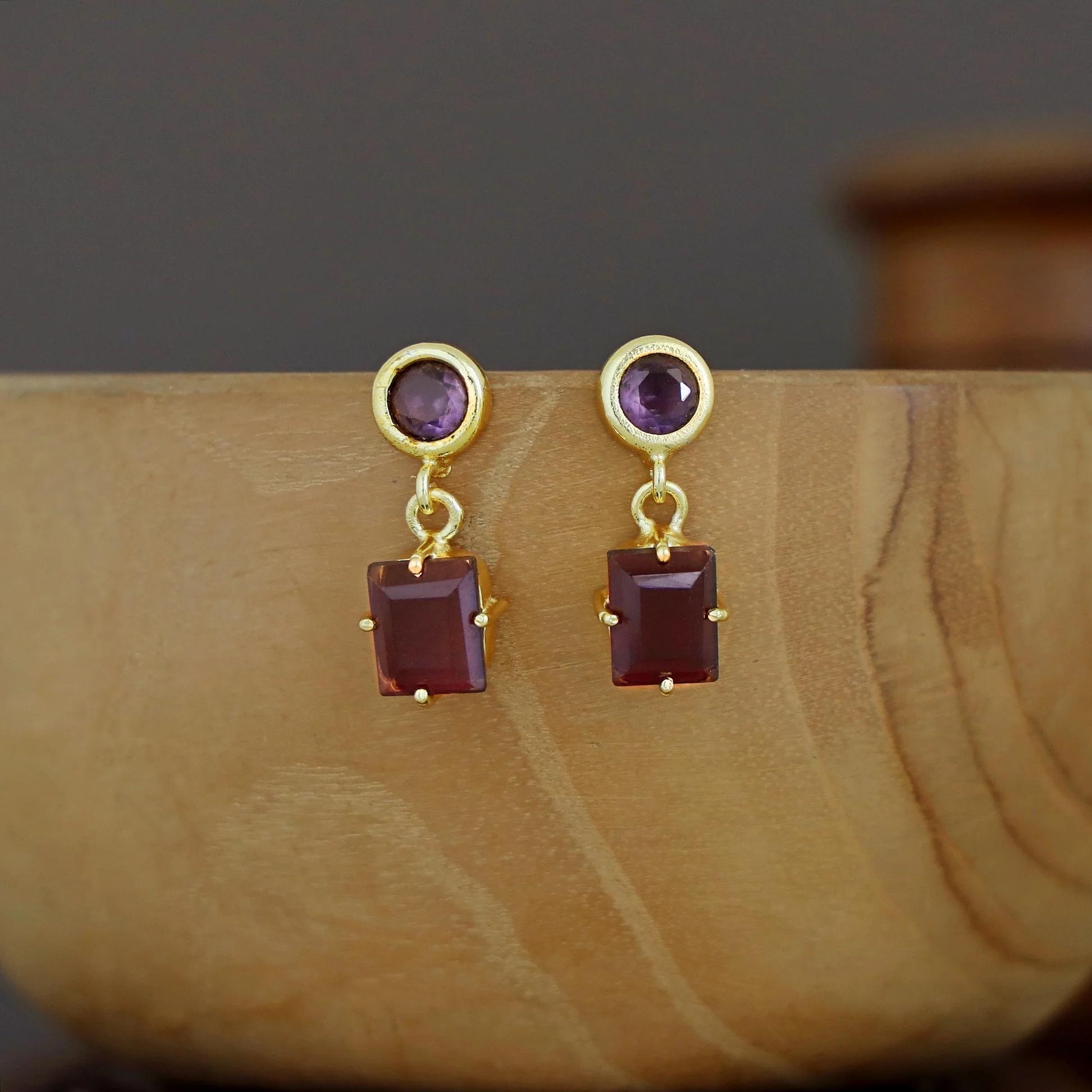 Lydia Glossy Circle Claw Rectangle Earring - Image 4