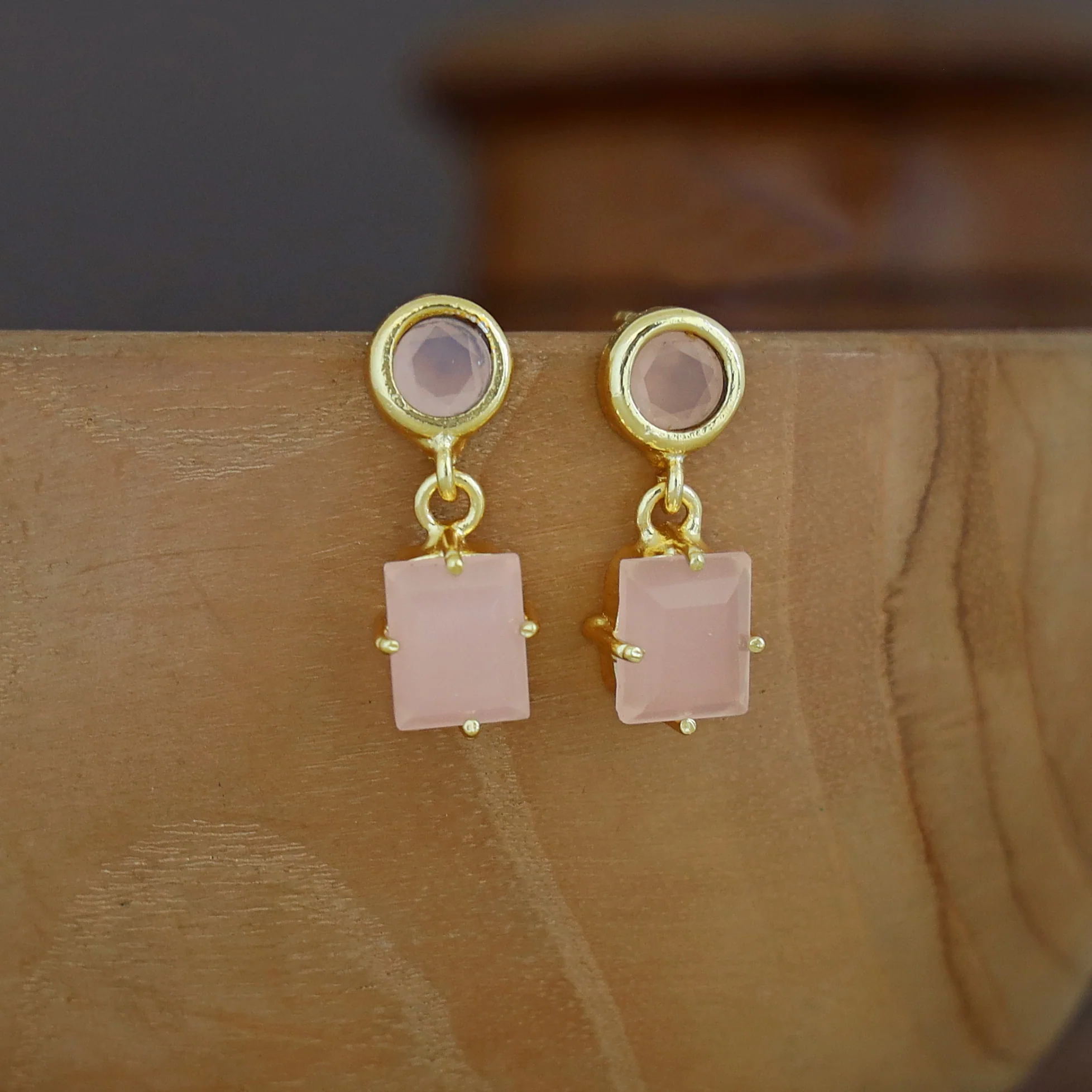Lydia Glossy Circle Claw Rectangle Earring - Image 5