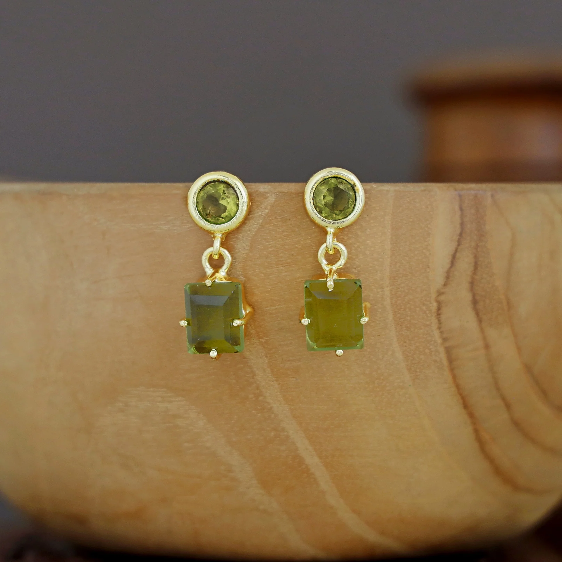 Lydia Glossy Circle Claw Rectangle Earring - Image 6