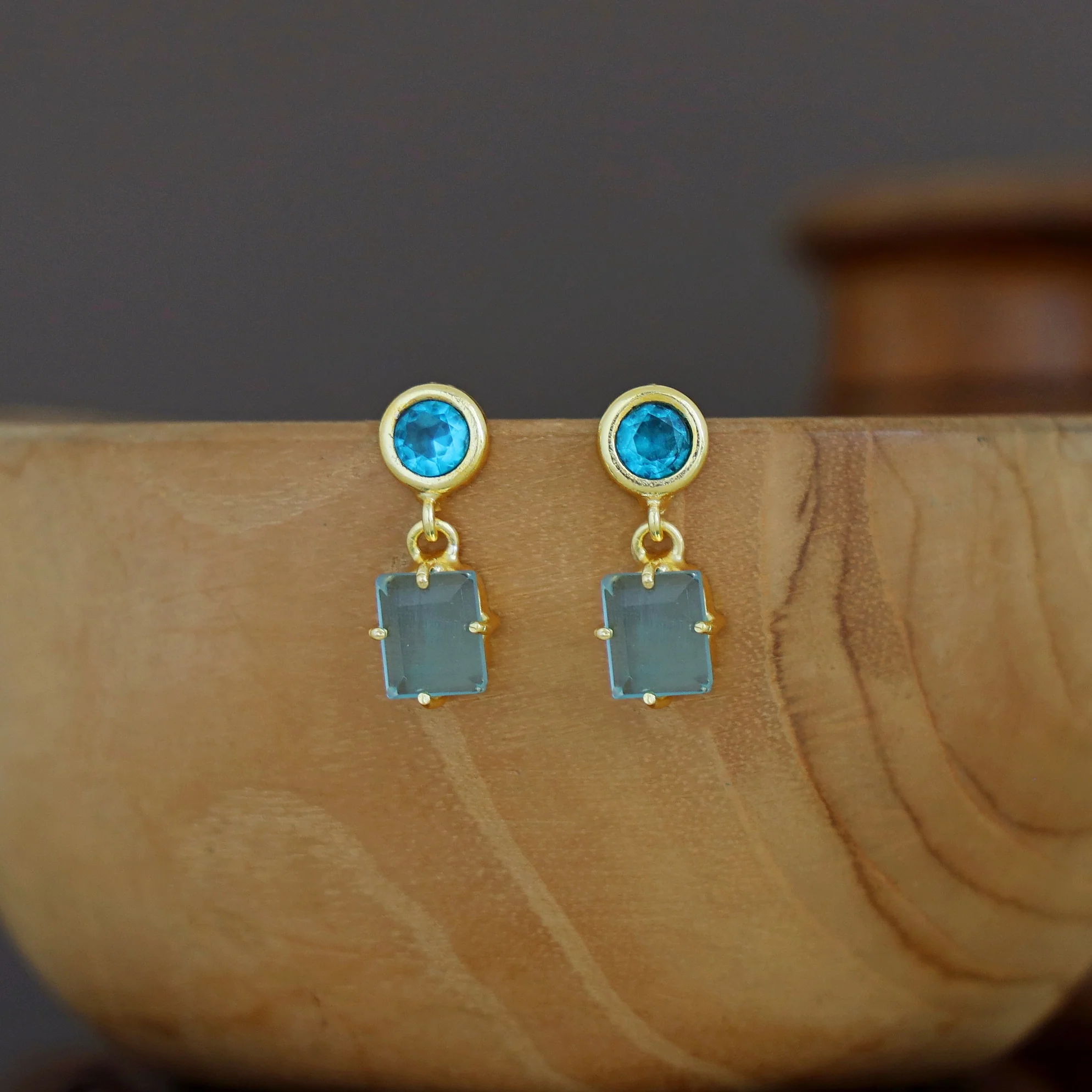 Lydia Glossy Circle Claw Rectangle Earring - Image 8