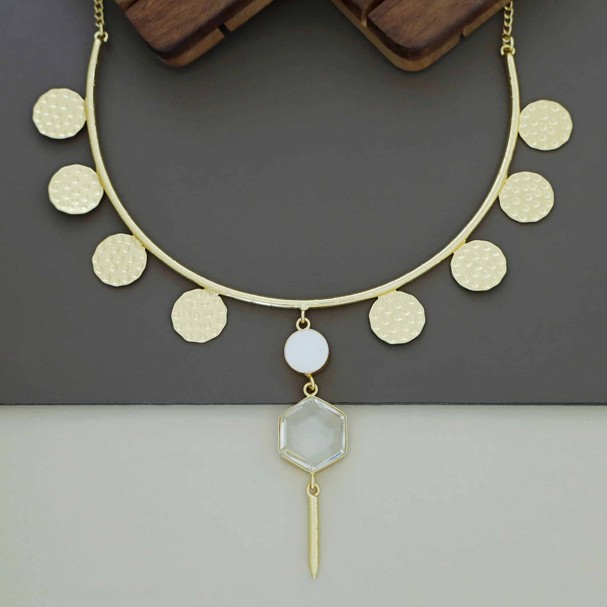 Lyla Golden Circle MOP + Glossy Neck Cuff - Image 4
