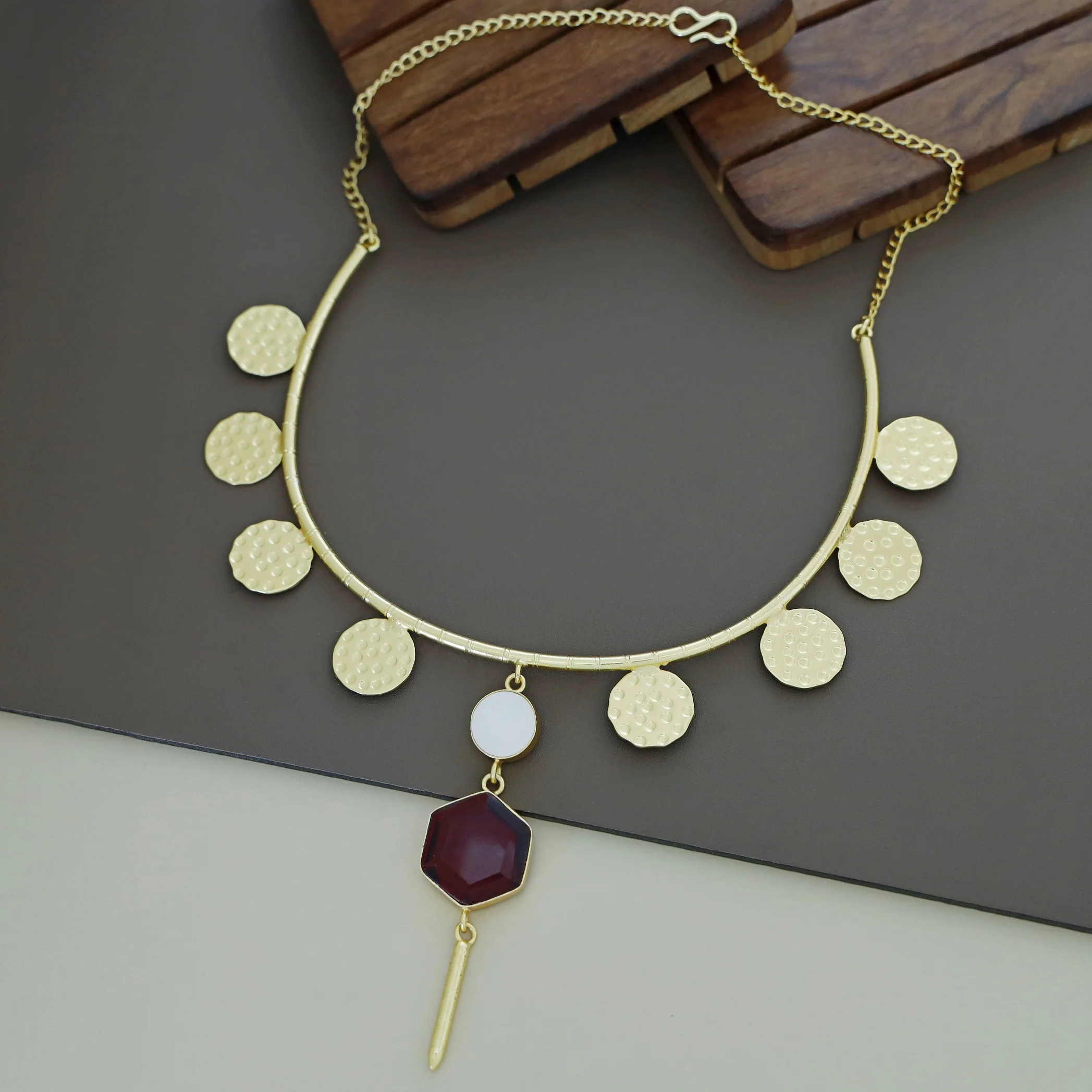 Lyla Golden Circle MOP + Glossy Neck Cuff - Image 7