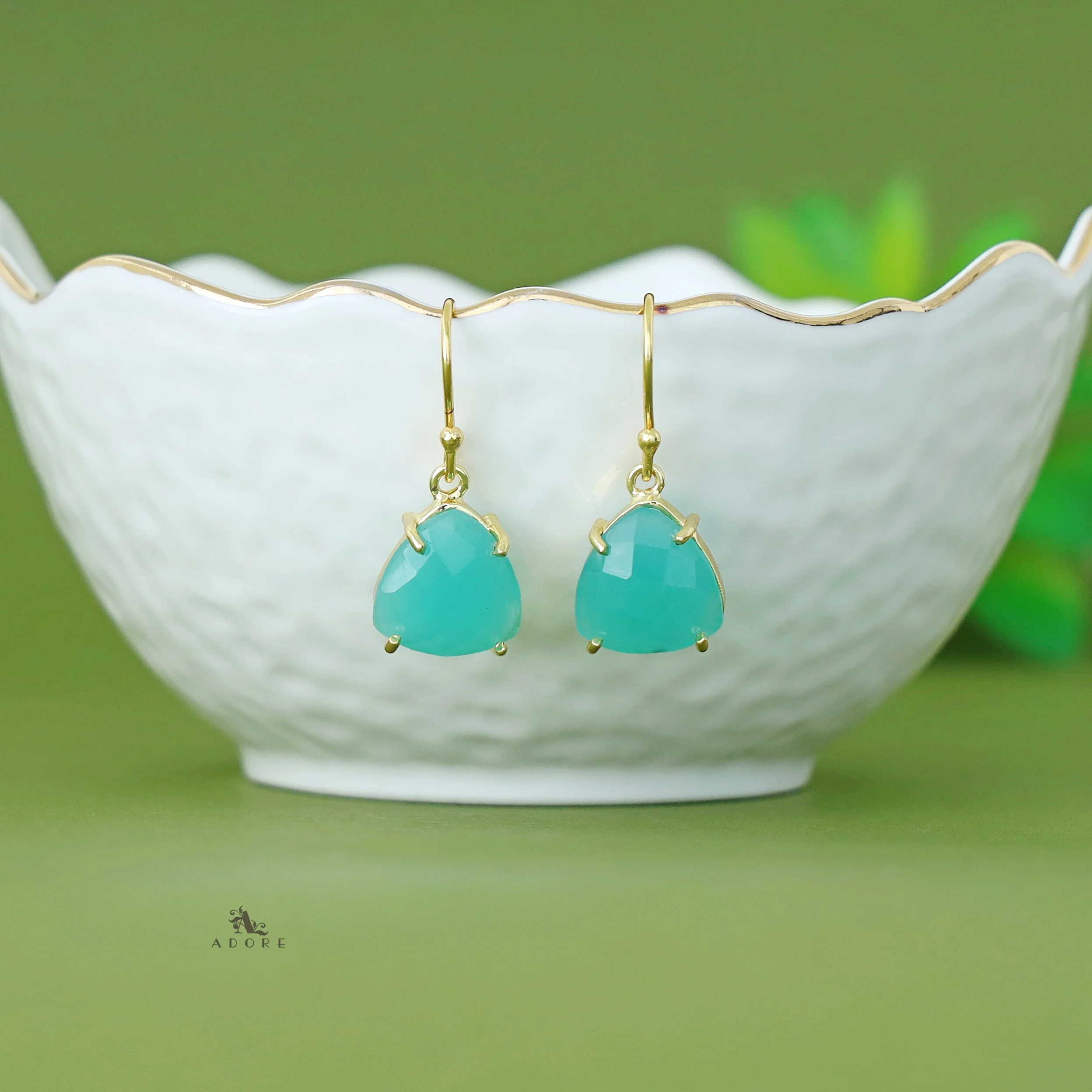 Lyra Curvy Triangle Claw Drop - Image 14