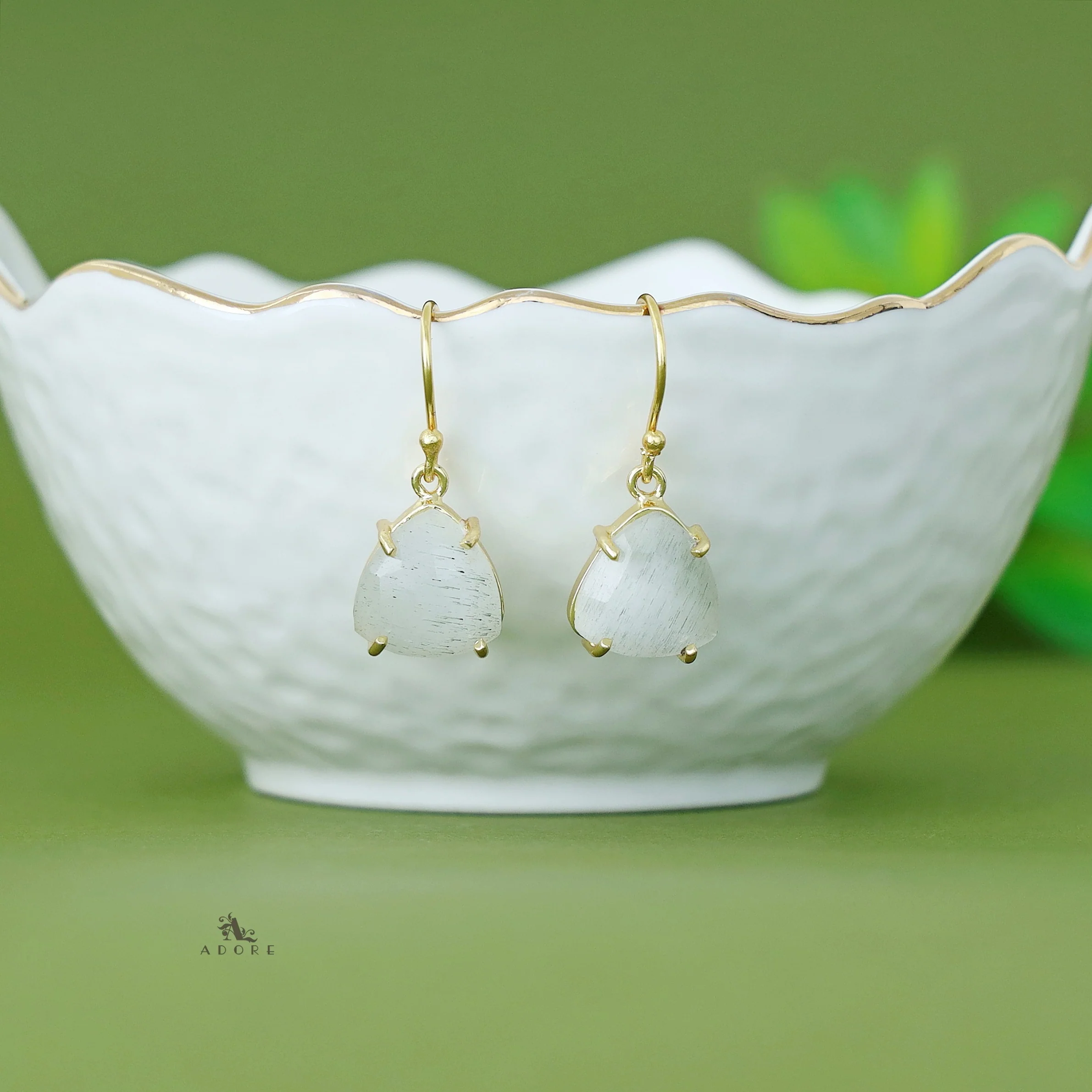 Lyra Curvy Triangle Claw Drop - Image 16