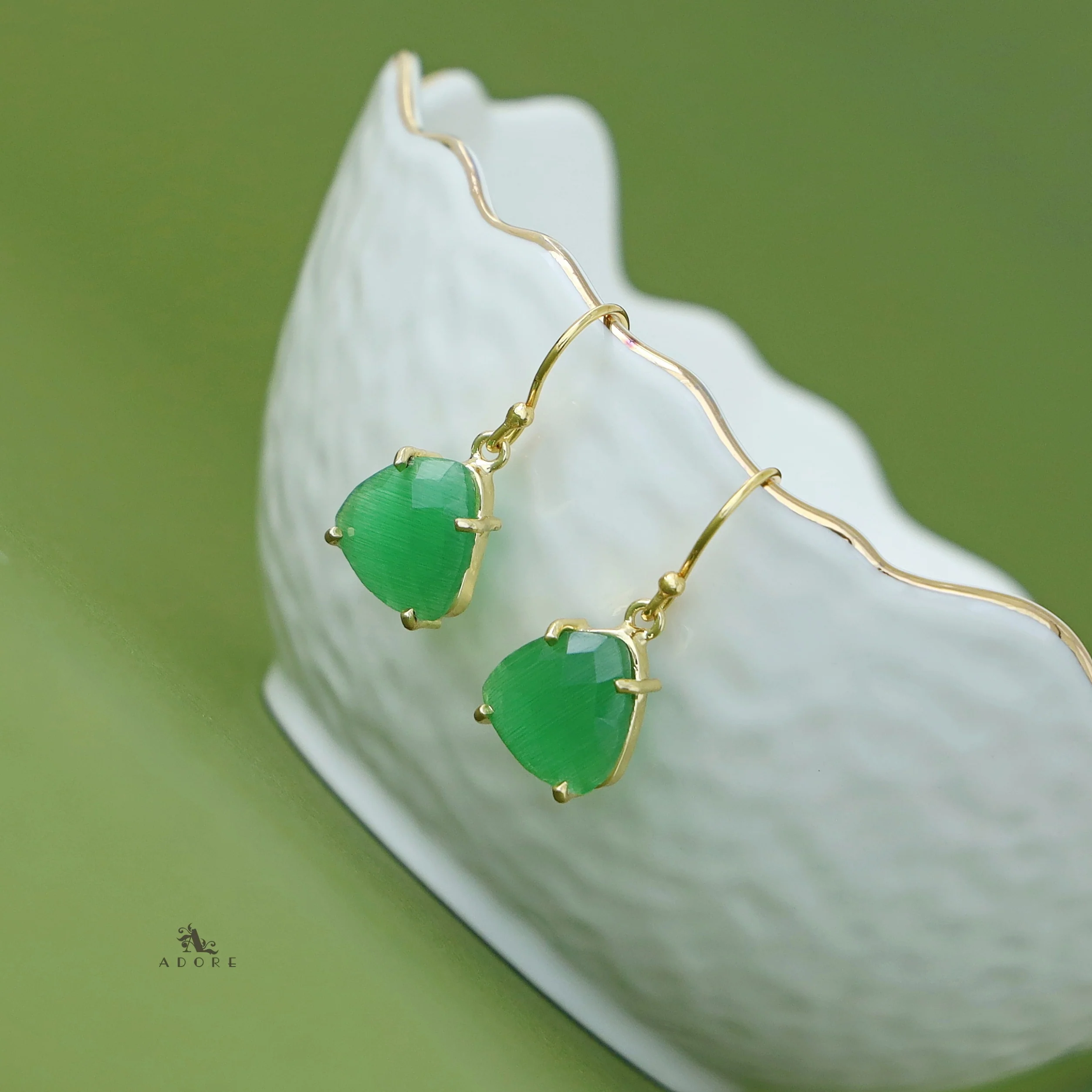 Lyra Curvy Triangle Claw Drop - Image 20