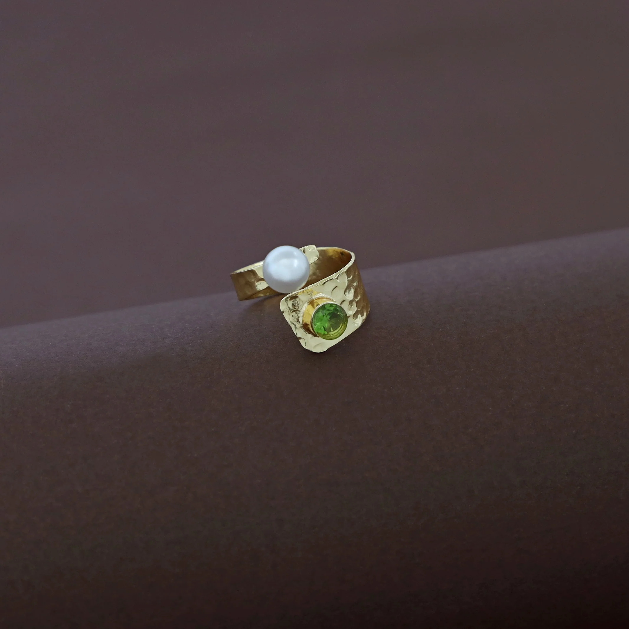 Maadhu Golden Hammered Pearl Glossy Ring - Image 10