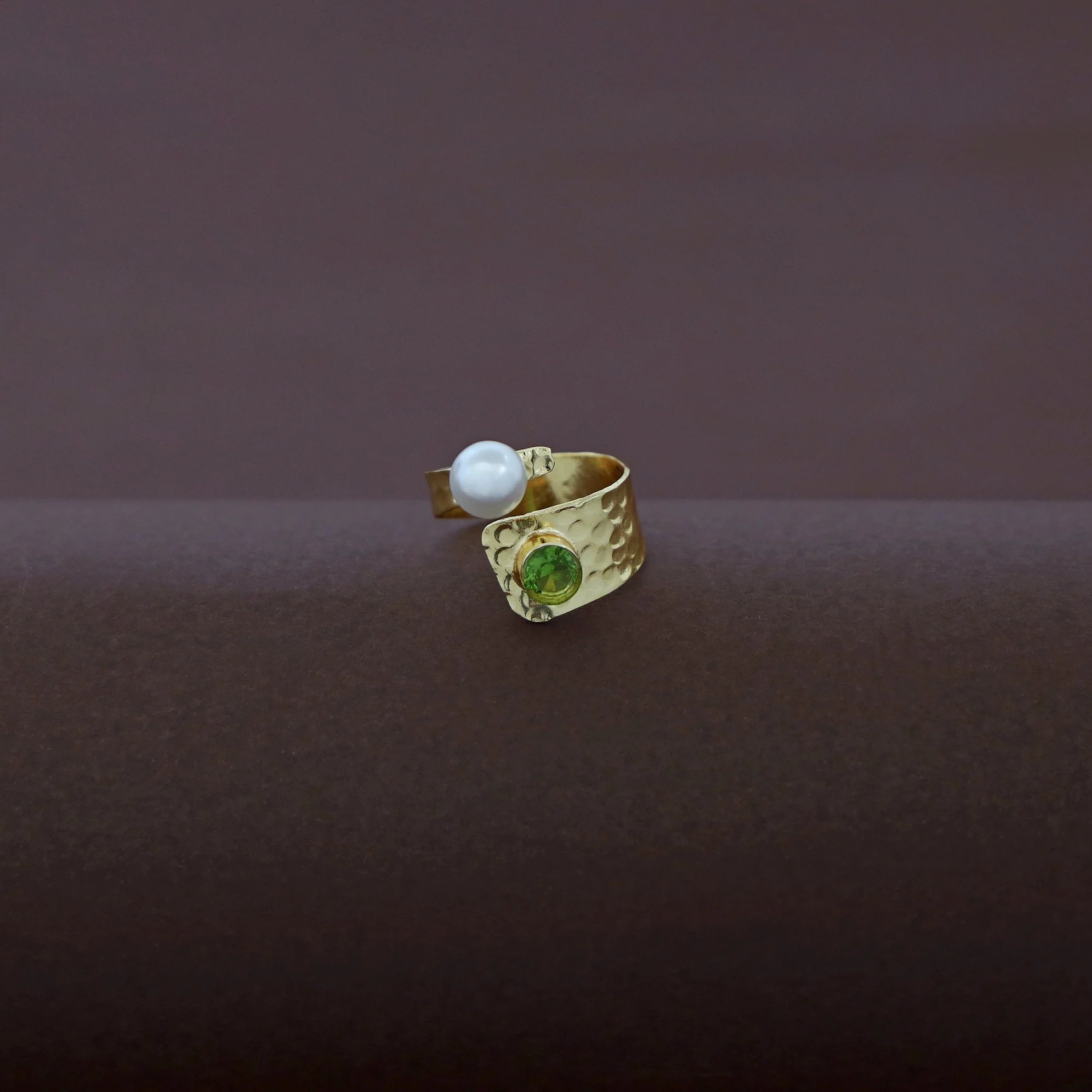 Maadhu Golden Hammered Pearl Glossy Ring - Image 2