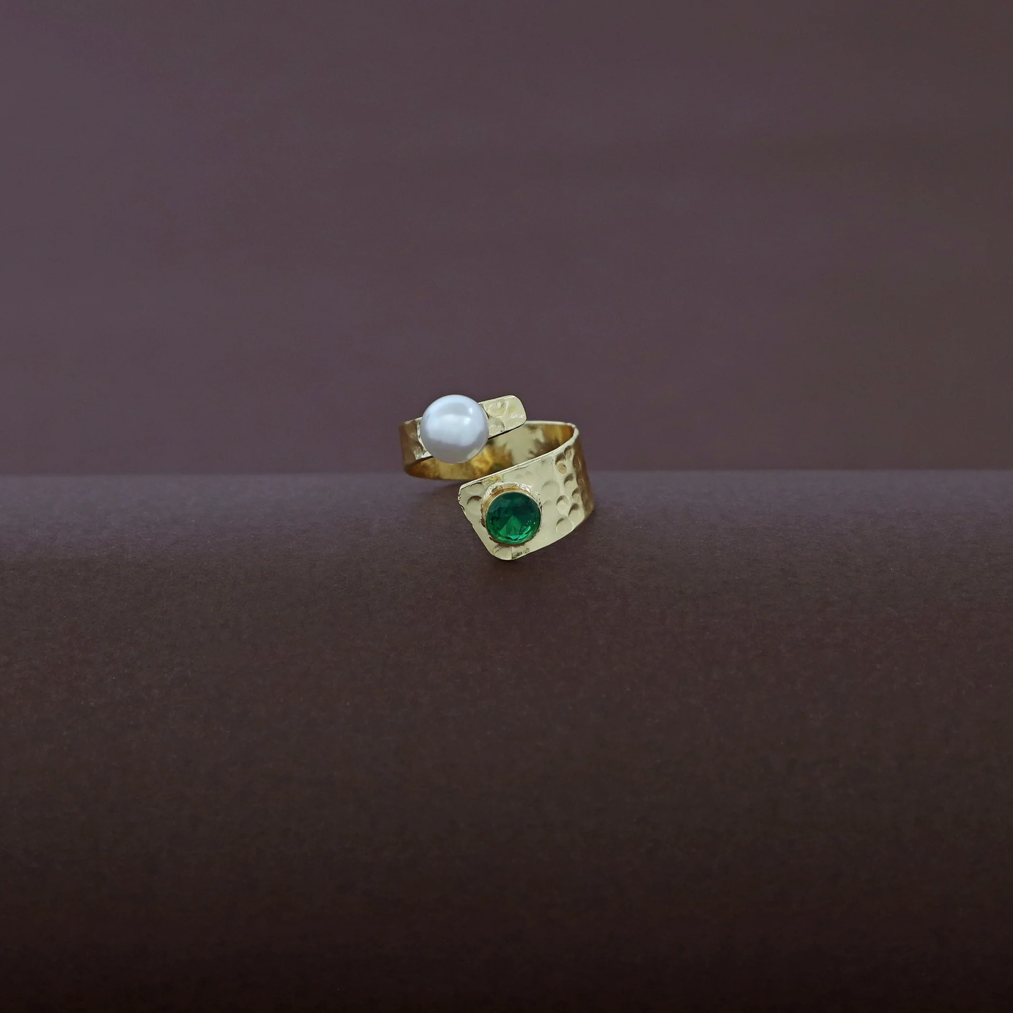 Maadhu Golden Hammered Pearl Glossy Ring - Image 5