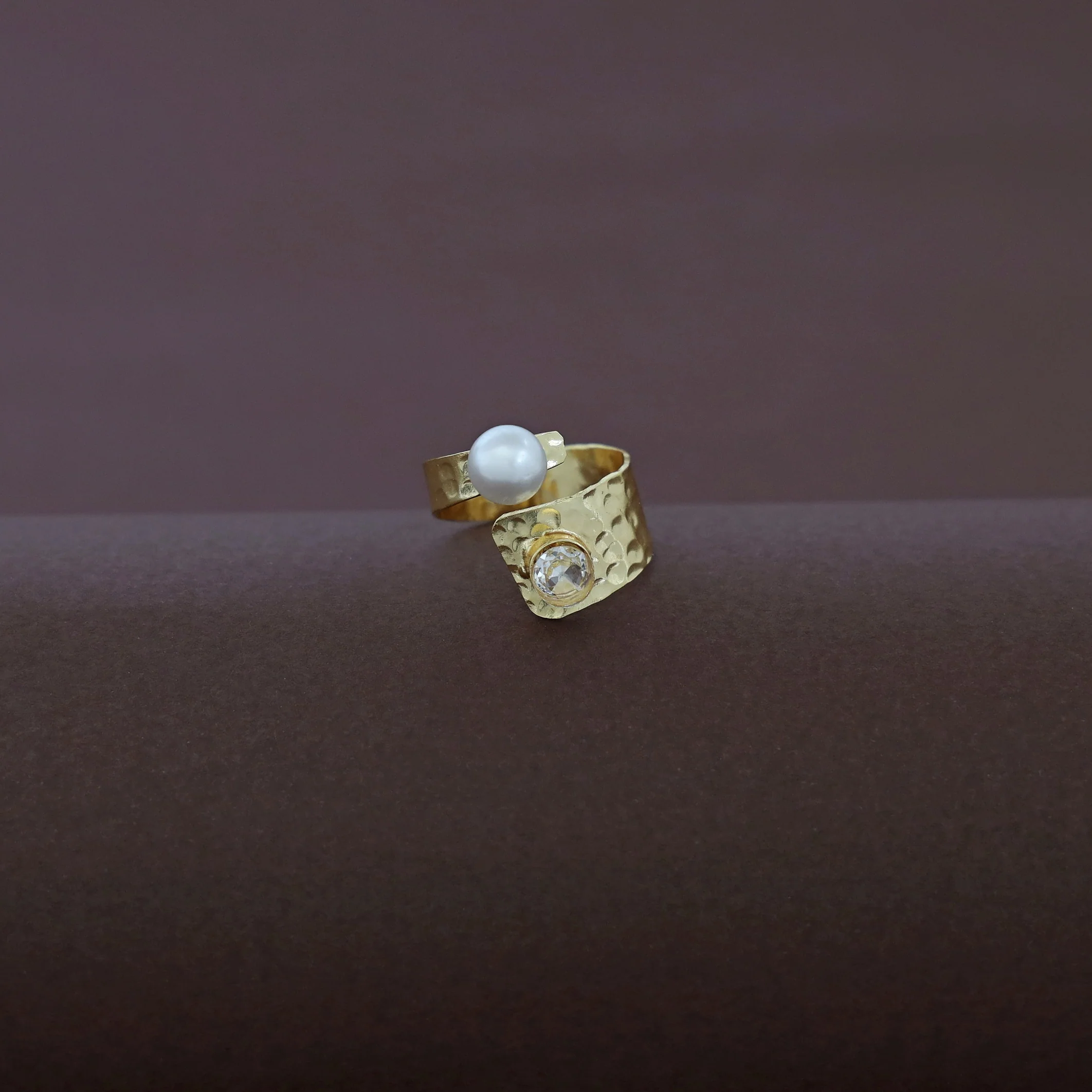 Maadhu Golden Hammered Pearl Glossy Ring - Image 6