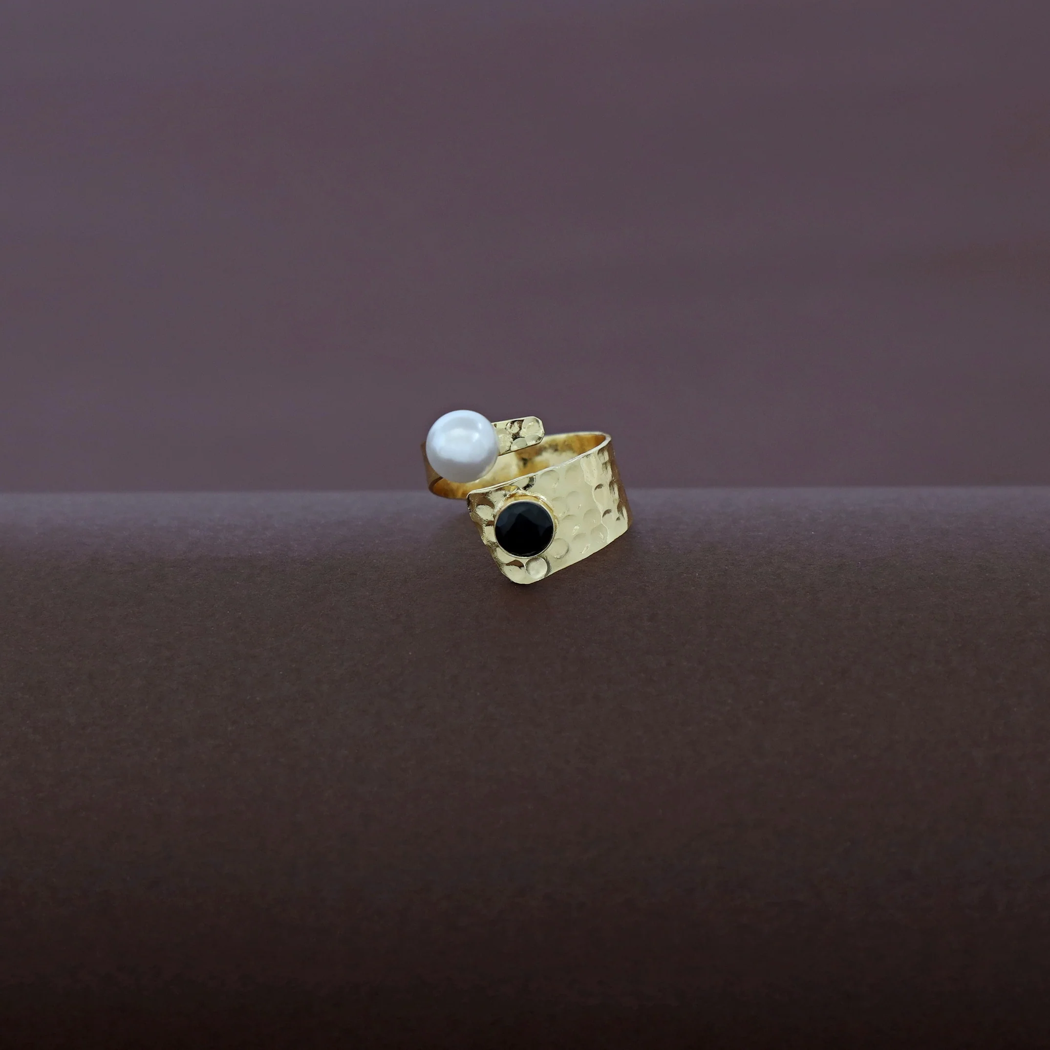 Maadhu Golden Hammered Pearl Glossy Ring - Image 7