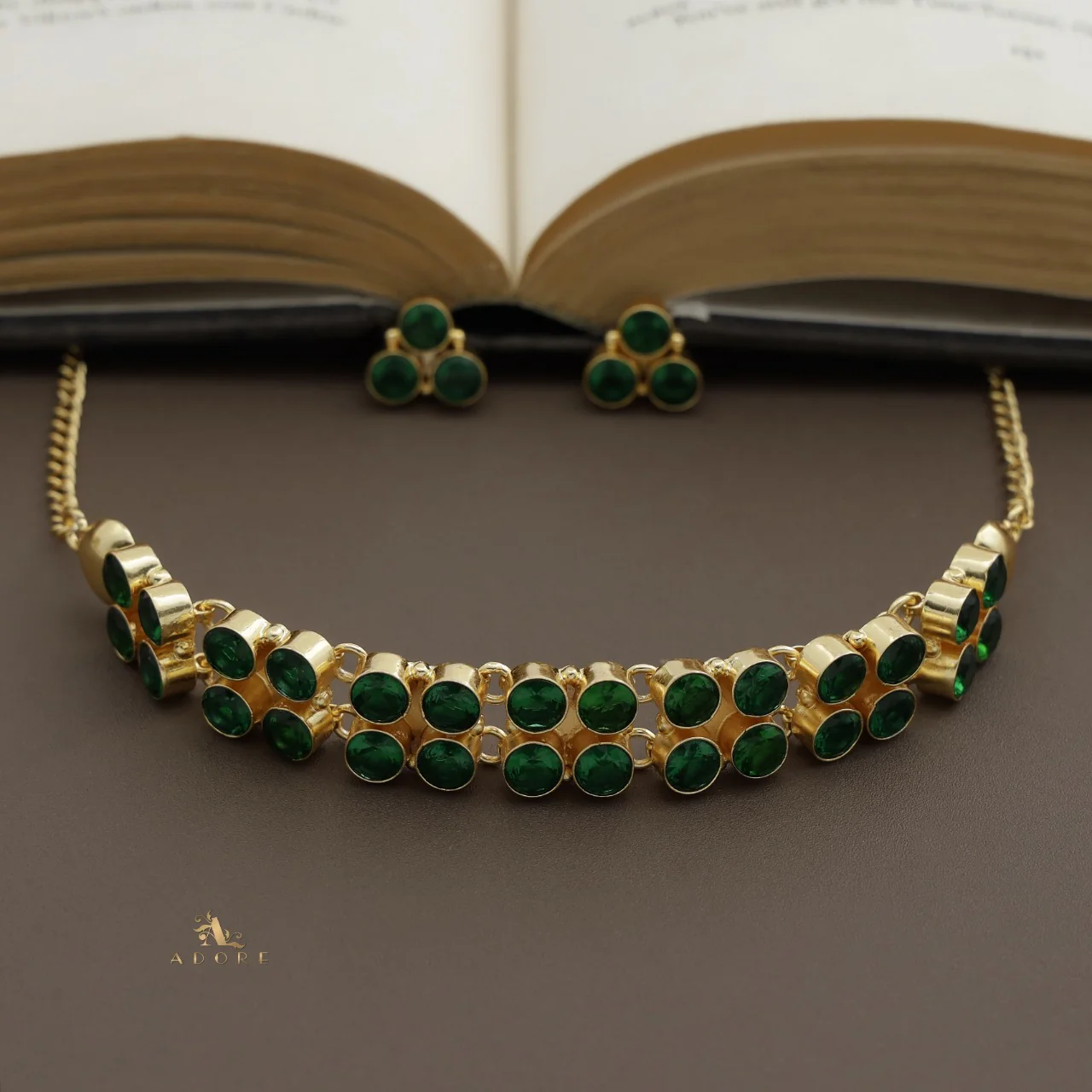 Madera Glossy Round Choker With Stud - Image 10