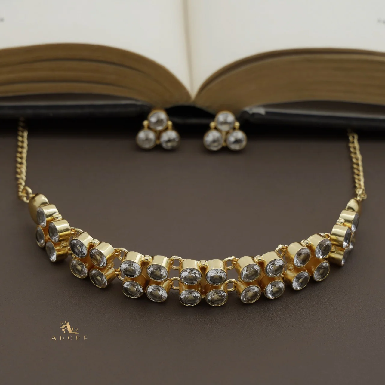 Madera Glossy Round Choker With Stud - Image 11