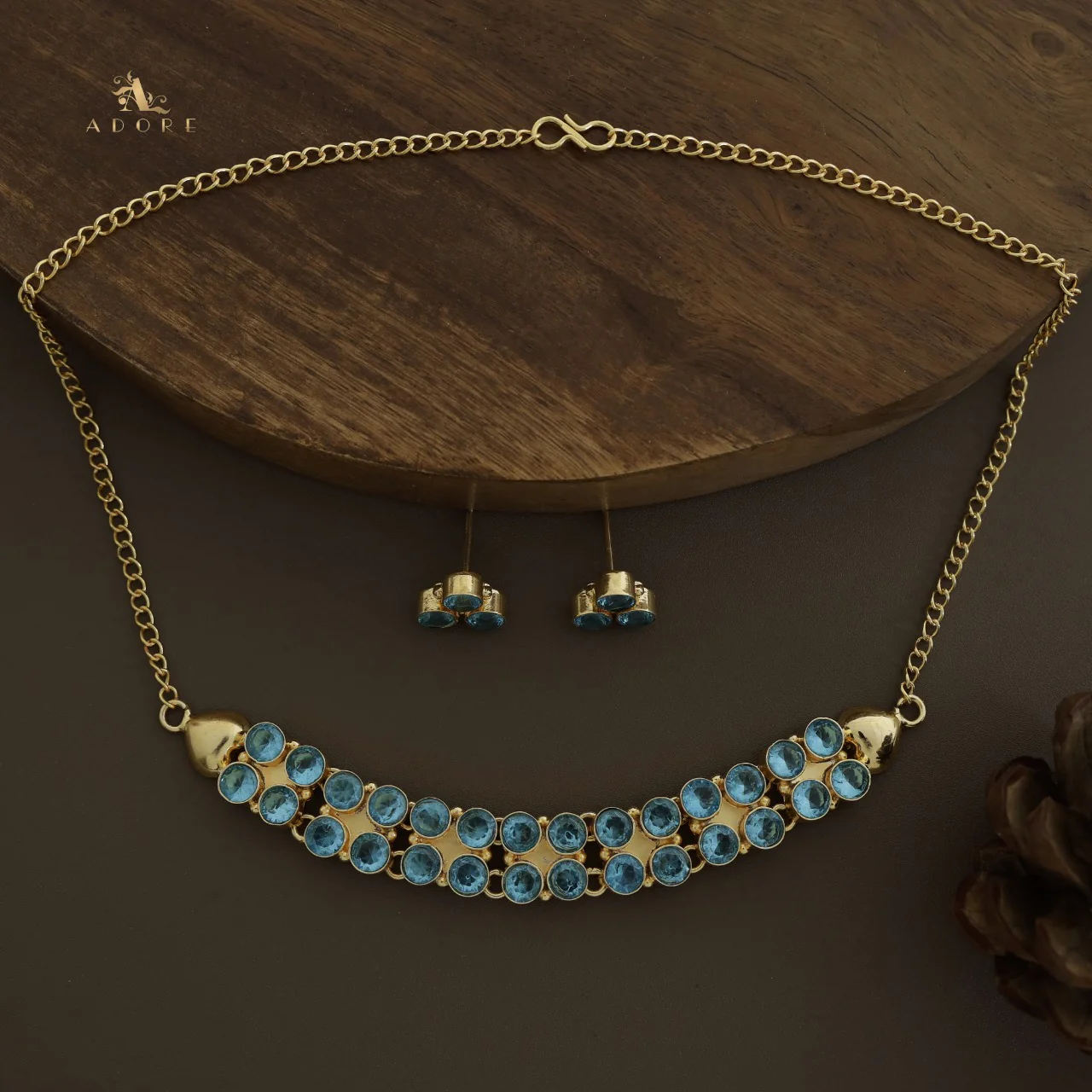 Madera Glossy Round Choker With Stud - Image 12