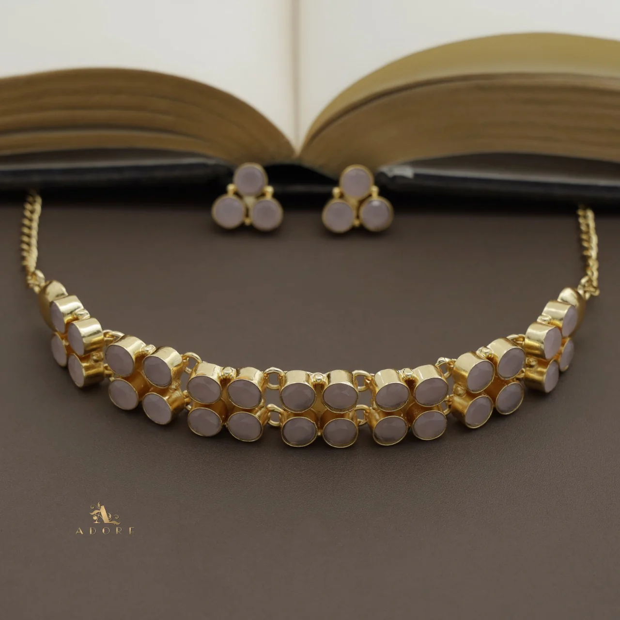 Madera Glossy Round Choker With Stud - Image 15